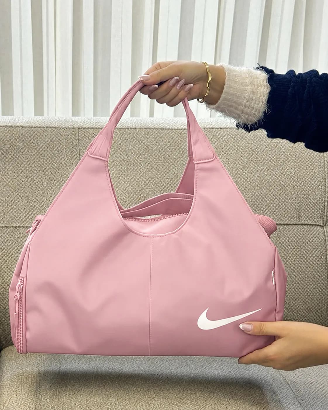 ساک ورزشی نایک (Nike) مدل خفاشی جاکفش‌دار صورتی پاستلی — تصویر ۴