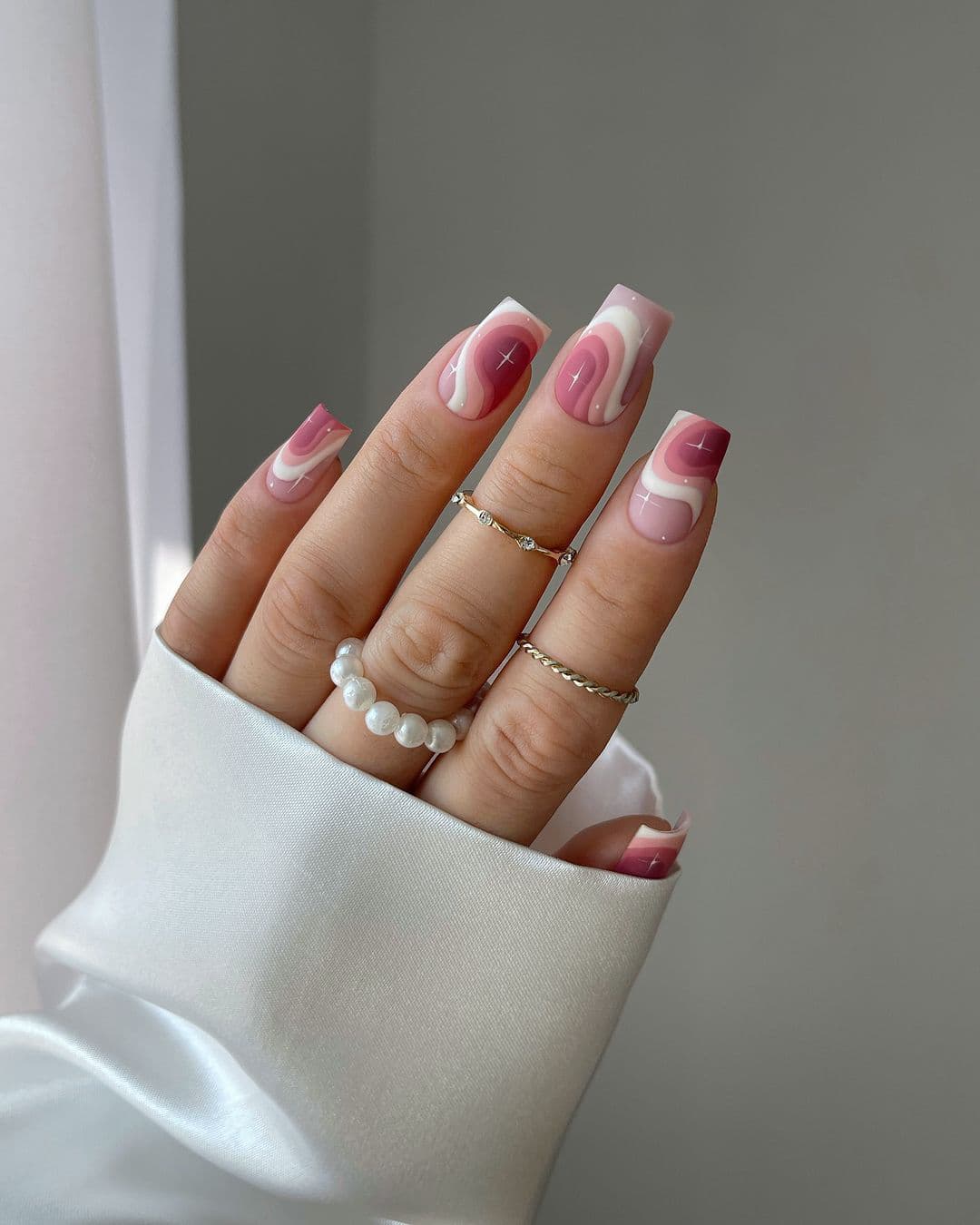 ناخن مصنوعی طرح ماربل لایه ای رنگ سفید کالباسی فرم مربع راسا – RSN0386 — تصویر ۲