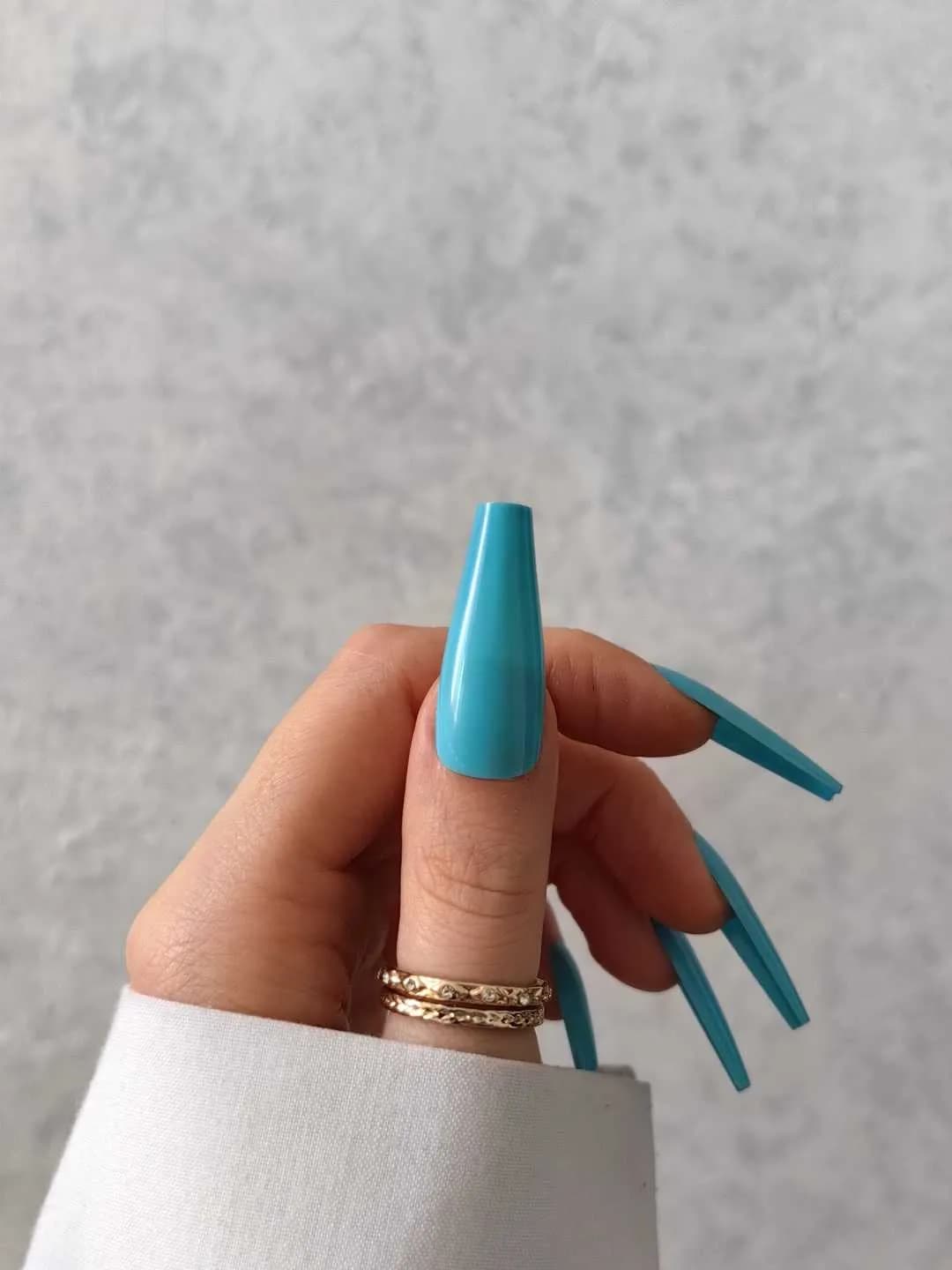 ناخن مصنوعی رنگی ساده رنگ آبی پاستیلی گلدانی بلند براق راسا – RSN0370 — تصویر ۲