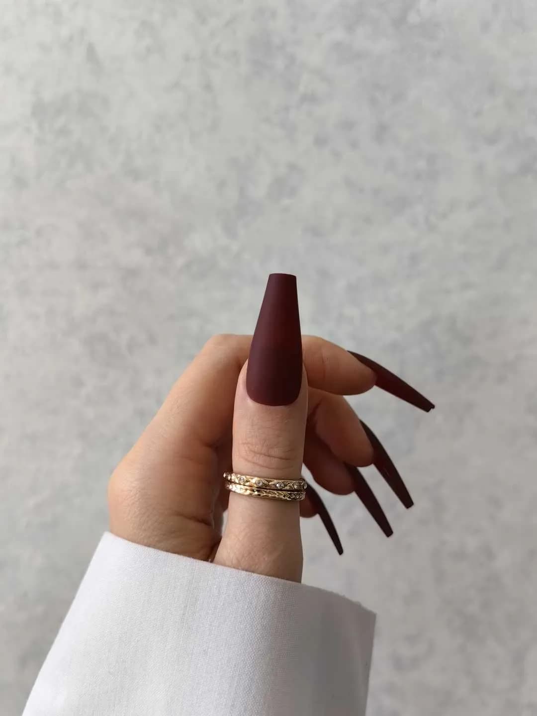 ناخن مصنوعی رنگی ساده رنگ زرشکی گلدانی بلند مات راسا – RSN0355 — تصویر ۴