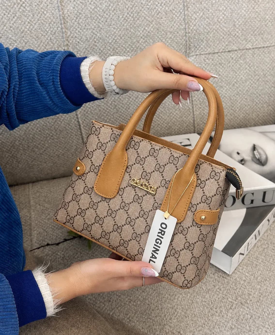 کیف دوشی و دستی زنانه گوچی کرم قهوه ای + فیلم