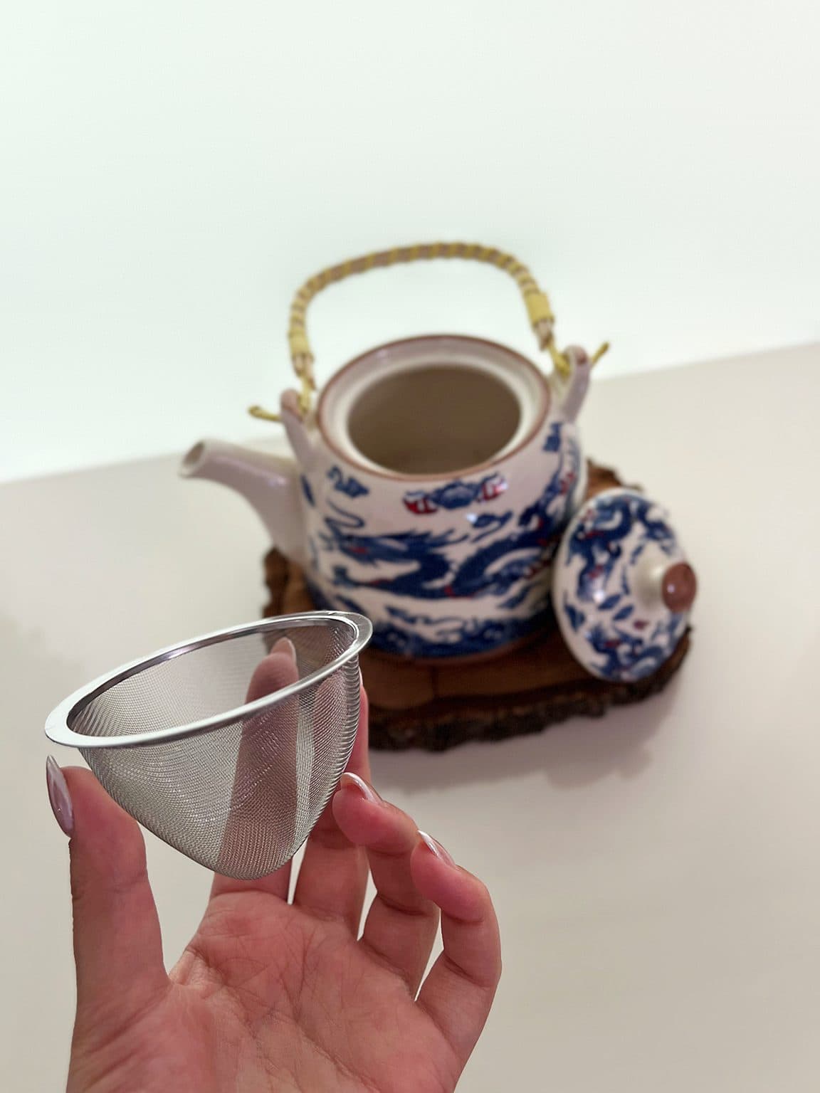 قوری دسته حصیری چینی — تصویر ۵