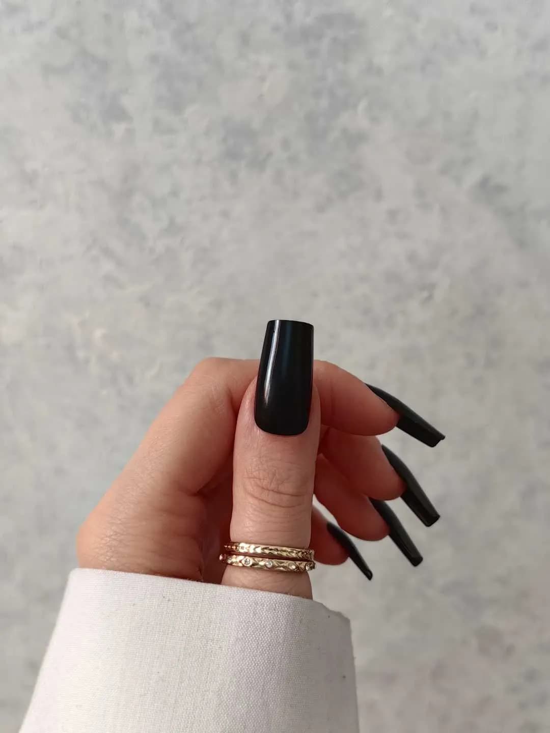 ناخن مصنوعی رنگی ساده رنگ مشکی فرم مربع براق راسا – RSN0334 — تصویر ۳