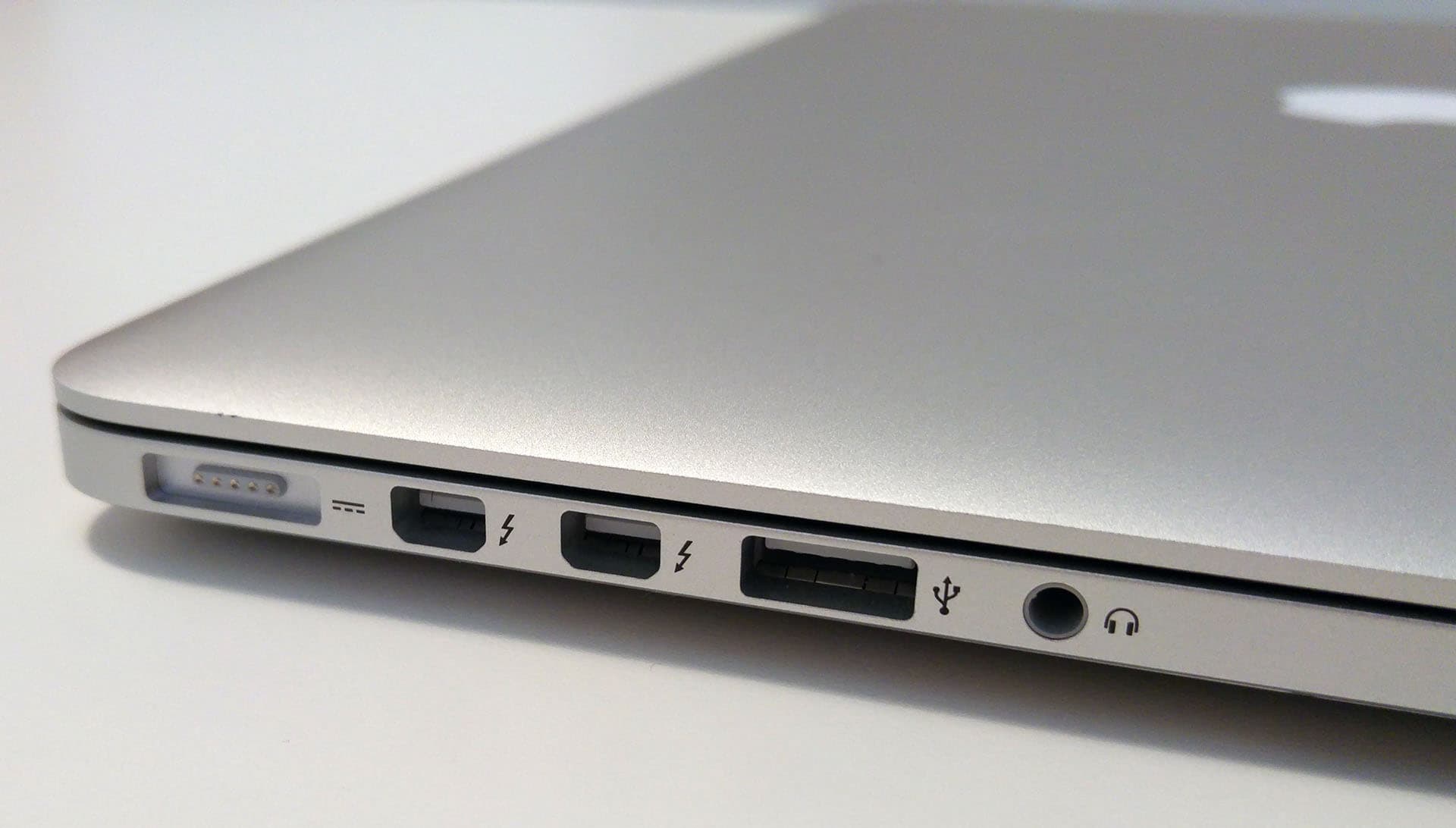 لپتاپ 15 اینچی اپل مدل LAPTOP APPLE MACBOOK PRO — تصویر ۳