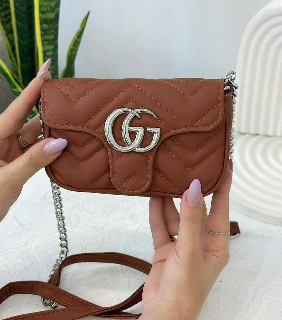کیف دوشی زنجیردار زنانه گوچی قهوه‌ای + فیلم — تصویر ۲