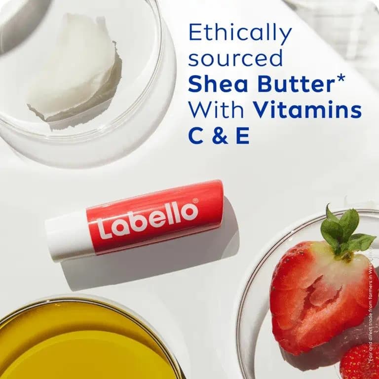 بالم لب لابلو مدل Strawberry Shine با رایحه توت‌فرنگی، پوشش درخشان، محافظ رطوبت، نرم‌کننده و فناوری Hydra IQ برای جلوگیری از خشکی و ترک لب — تصویر ۲