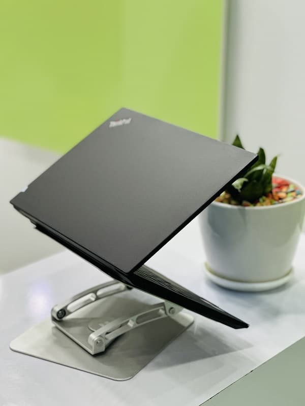 لپ تاپ Lenovo ThinkPad E480 استوک | i5.8250U | 16RAM | 256SSD | 2GB AMD Radeon 500 | 14 inch hd3 — تصویر ۴