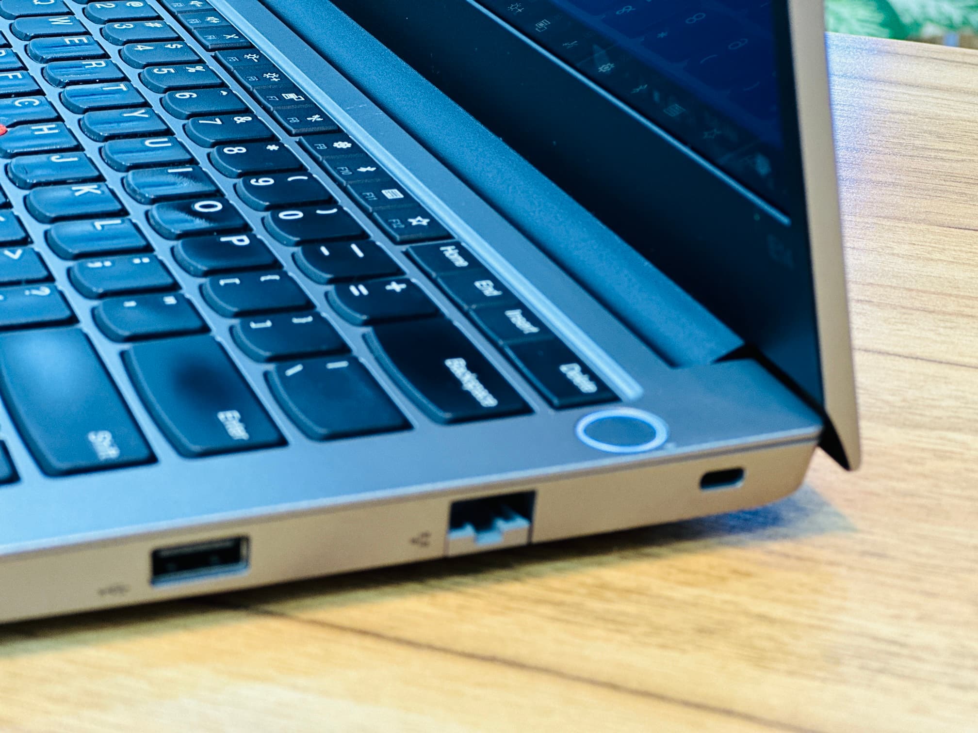 لپ تاپ Lenovo E14 | i7.10510U | RAM8 | 256SSD | intel — تصویر ۵