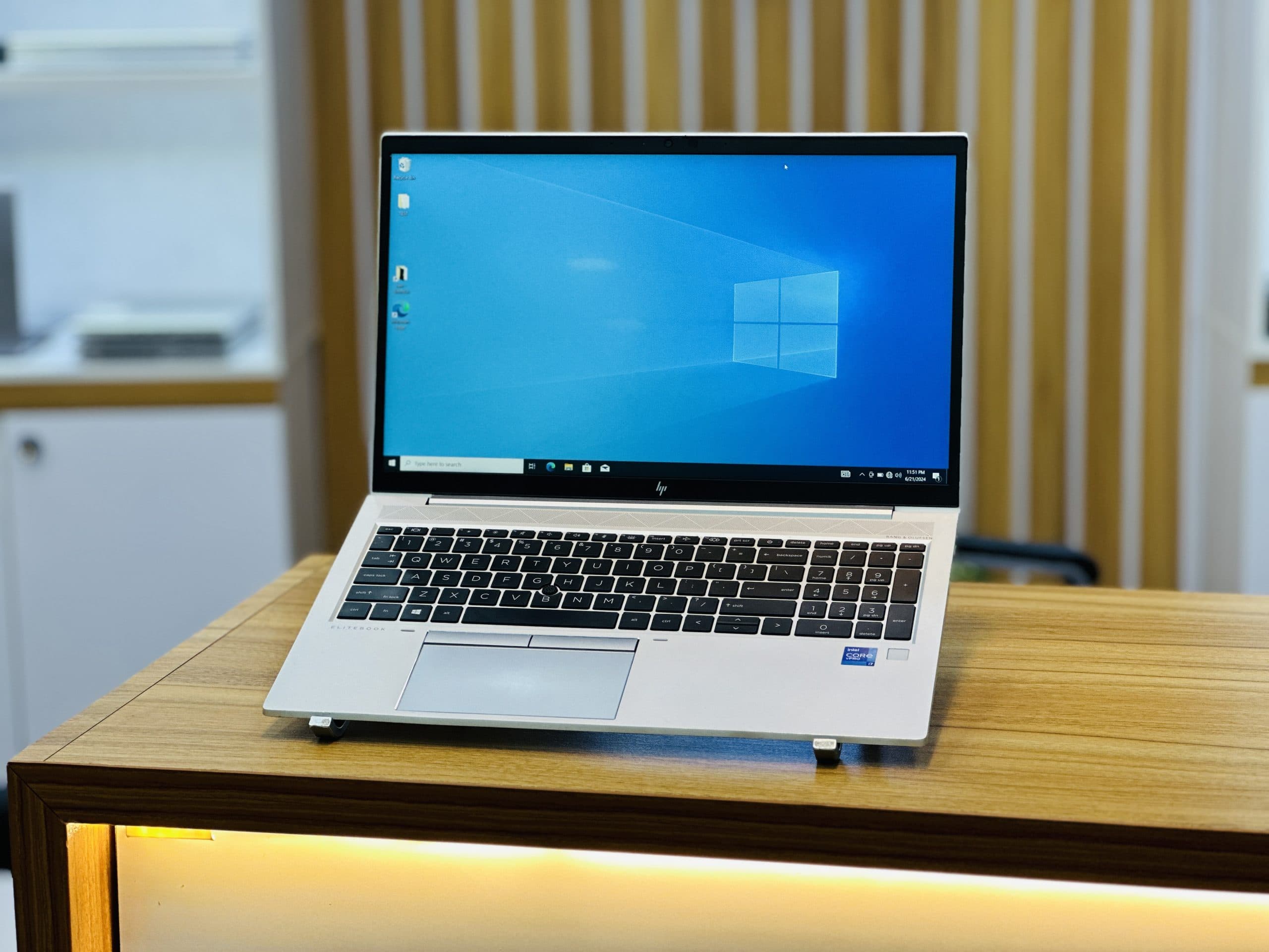 لپ تاپ HP Elite Book 850 G8 | i7-1185G7 | RAM16 | 512SSD | 512MB AMD — تصویر ۴