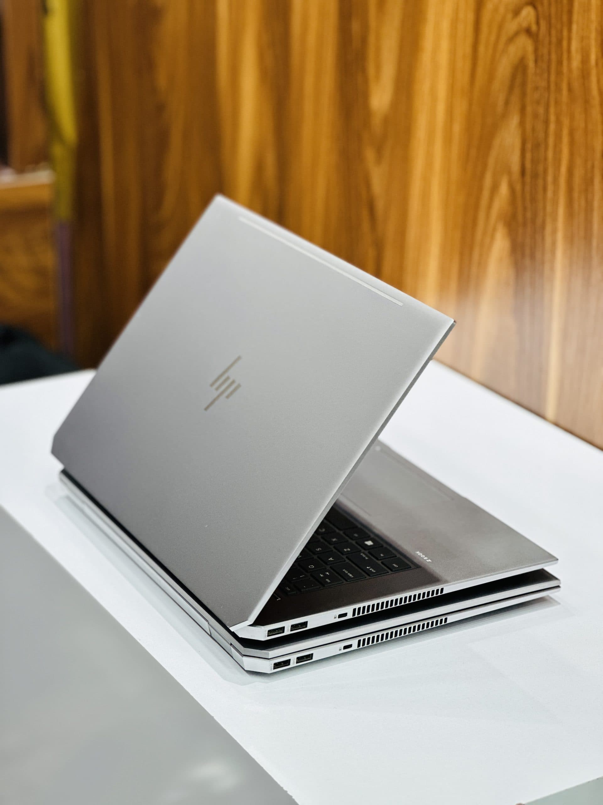 لپ تاپ استوک Hp ZBOOK studio G5 | xeon E2176M | 16GB RAM | 512SSD | 4GB Nvidia P1000 — تصویر ۹