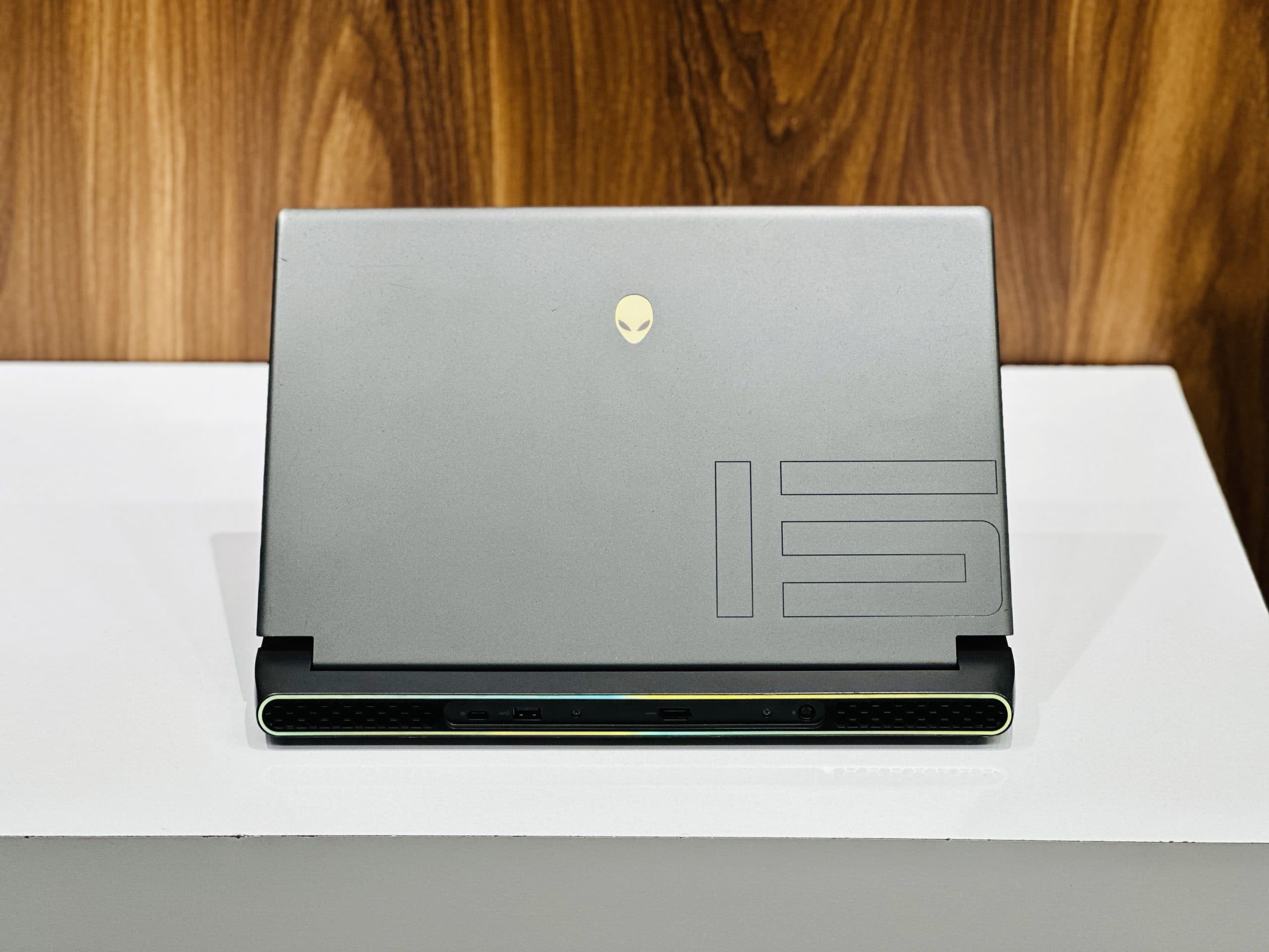 لپ تاپ استوک Dell Alienware M15 | R9-5900Hx | RAM16 | 512SSD | 8GB RTX 3070 — تصویر ۵
