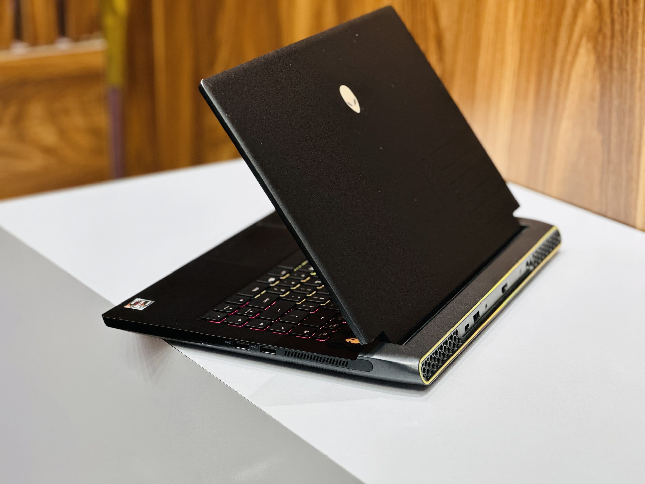 لپ تاپ استوک Dell Alienware M15 | R9-5900Hx | RAM16 | 512SSD | 8GB RTX 3070 — تصویر ۷