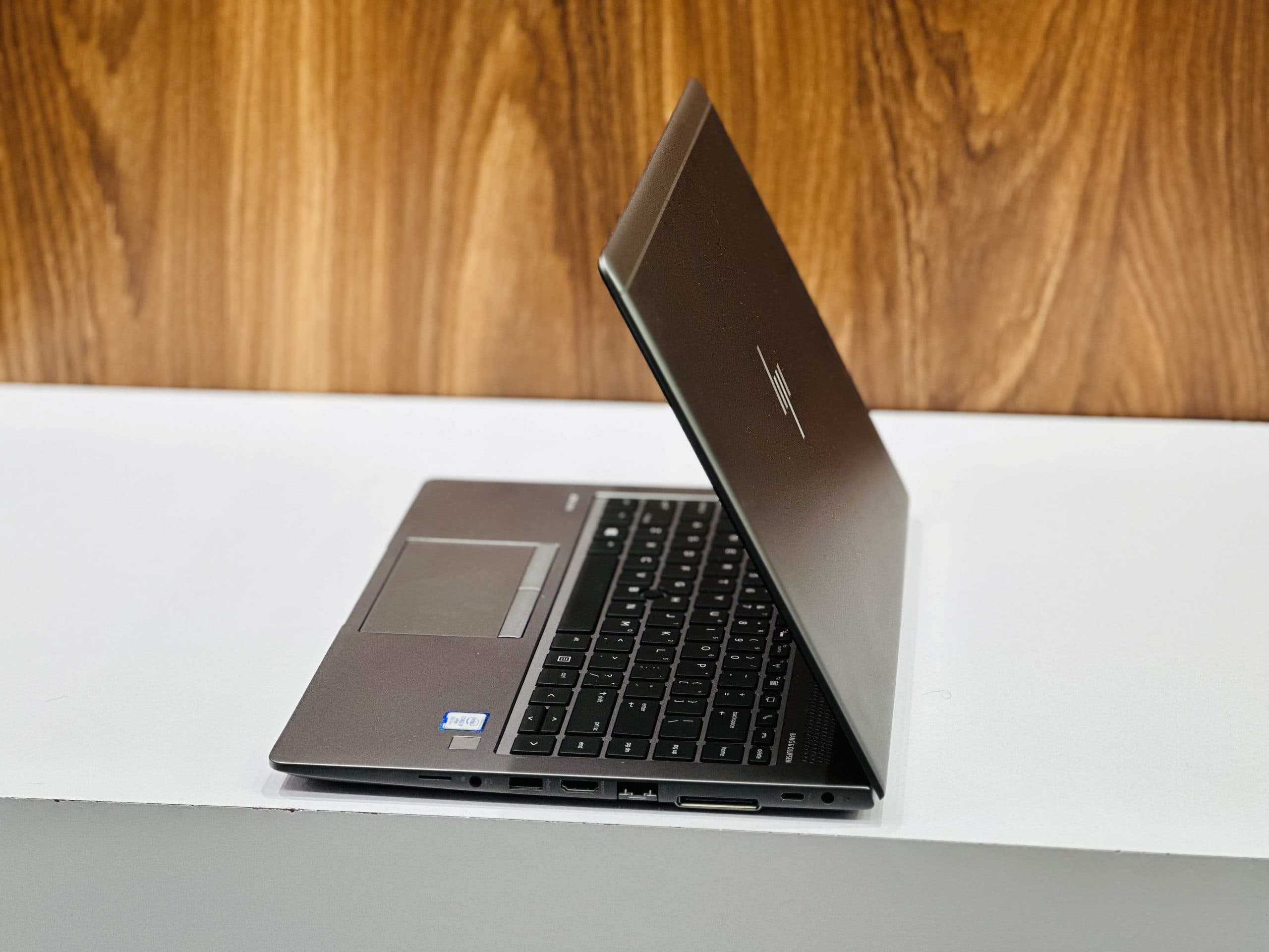 لپ تاپ استوک Hp ZBOOK 14U G6 | i7.8650U | 16GB RAM | 512SSD | 4GB AMD — تصویر ۶