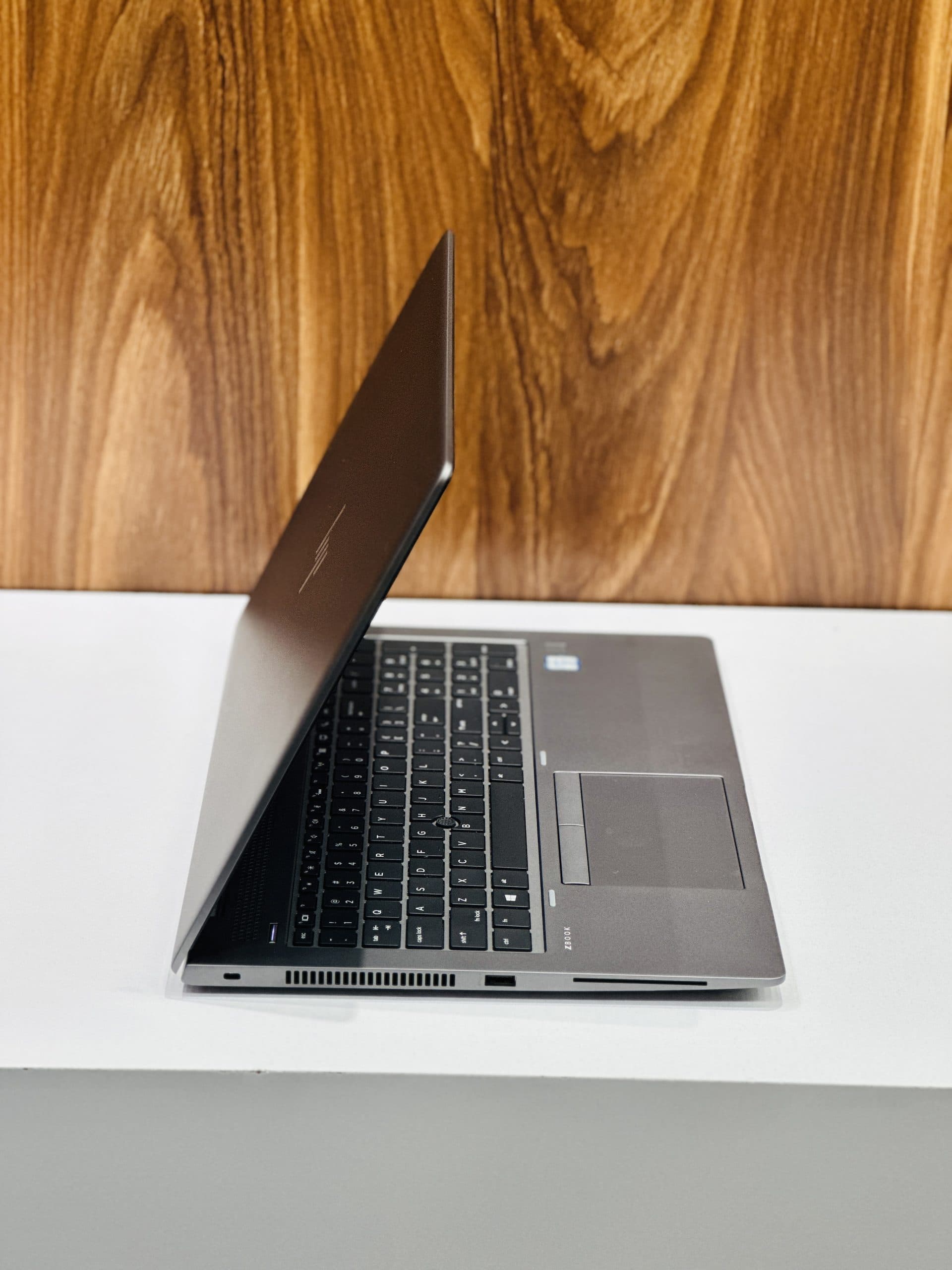لپ تاپ استوک HP ZBook 15u G6 | i7-8665U | RAM16 | 512 | 4GB AMD — تصویر ۶