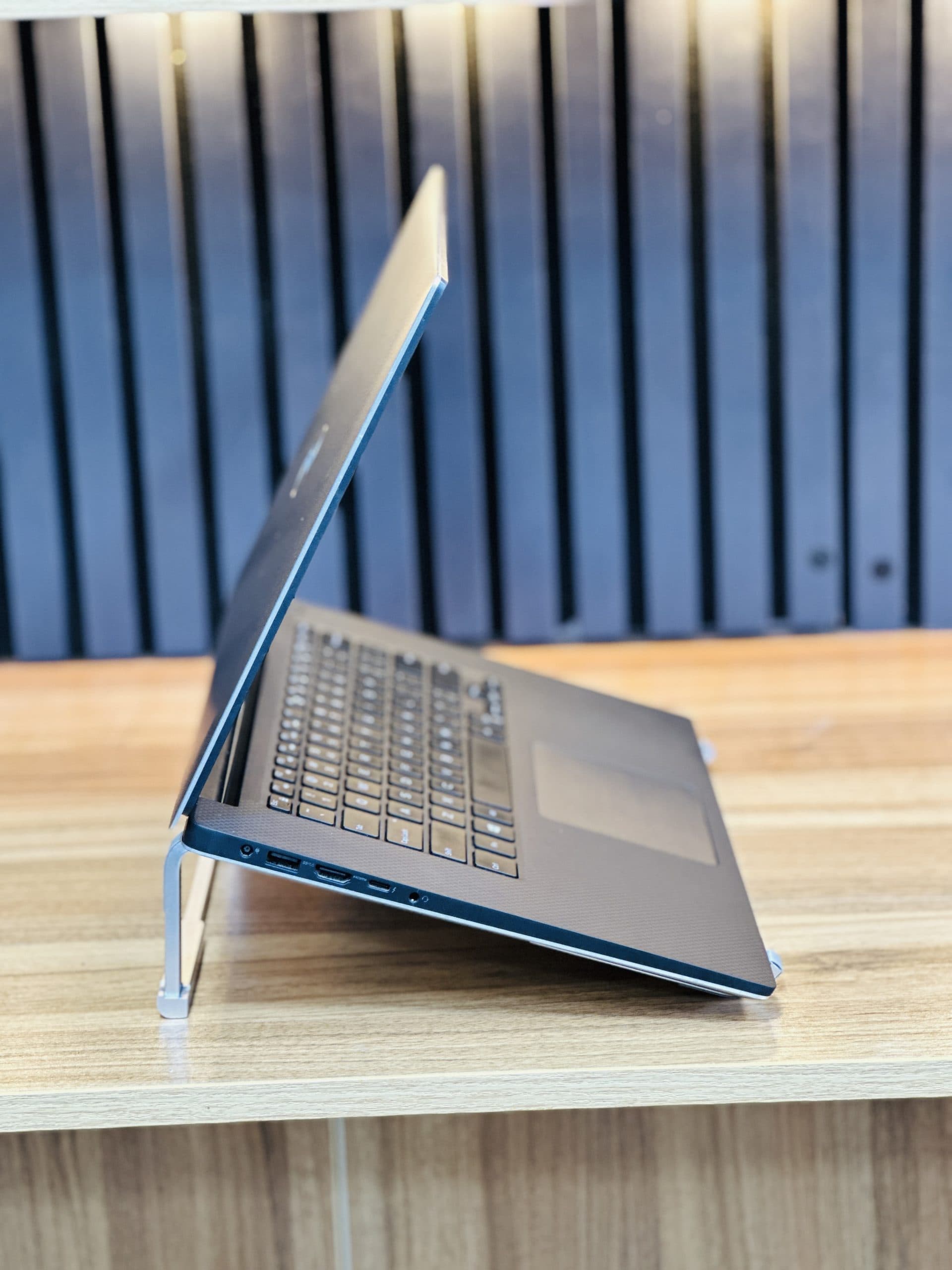 لپ تاپ استوک Dell precision 5510 | i7.6820HQ | RAM 16 | 512SSD | 2GB Nvidia — تصویر ۷