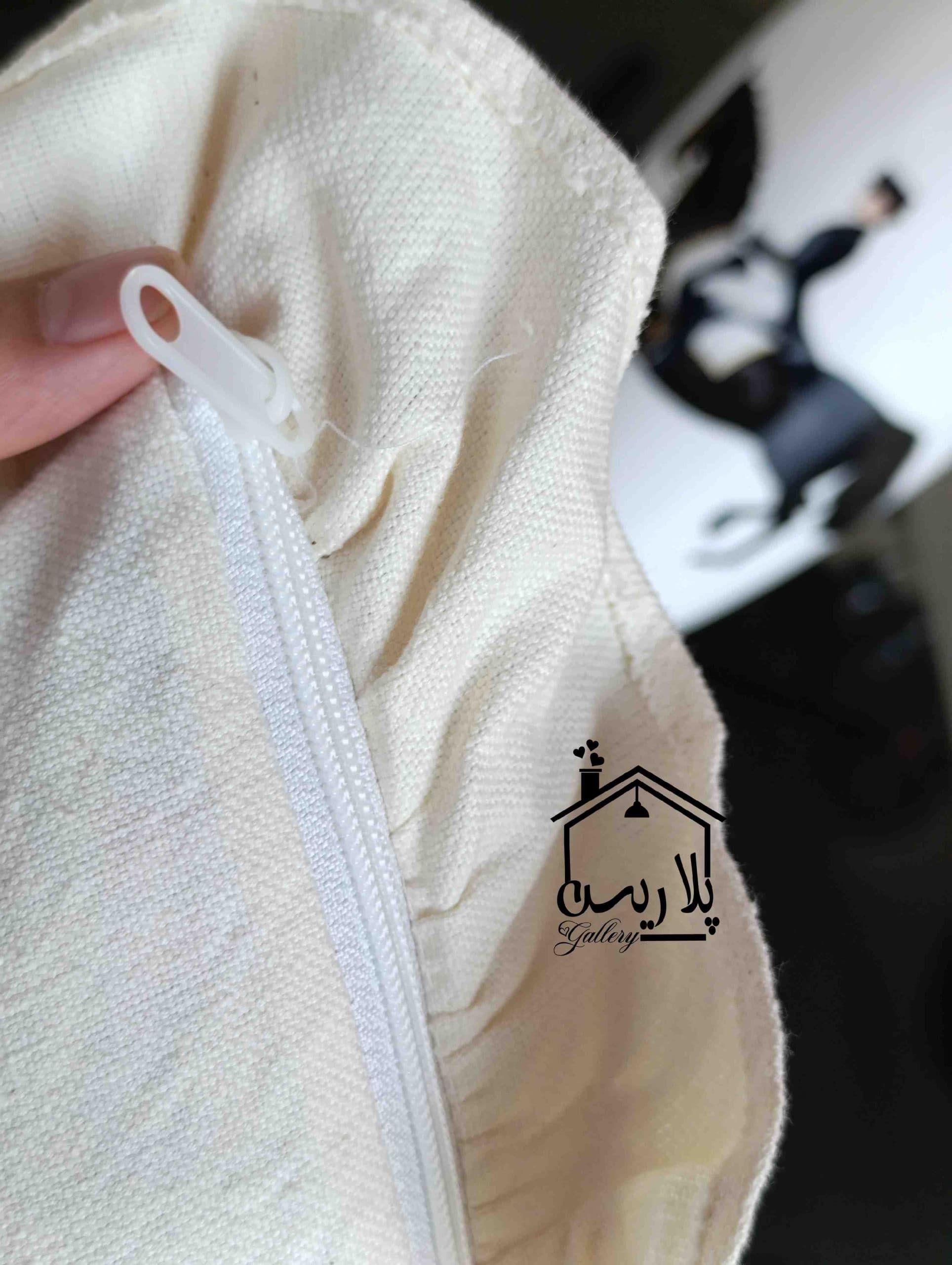 کاور کوسن تور دانتل دوزی کرم — تصویر ۳