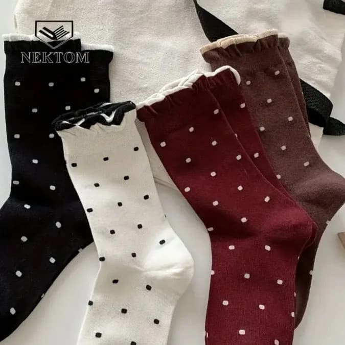 جوراب خالدار مشکی فانتزی زنانه SR151 — تصویر ۵