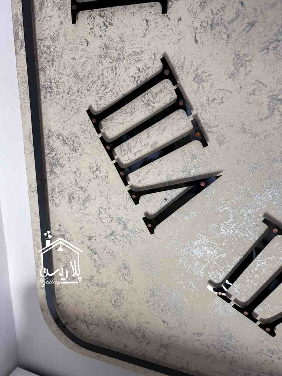 ساعت دیواری مربع پتینه طوسی کرم 105 سانت — تصویر ۴