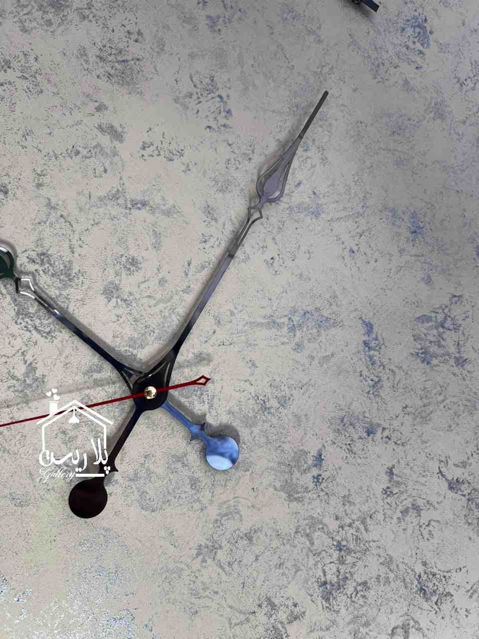ساعت دیواری مربع پتینه طوسی کرم 105 سانت — تصویر ۵