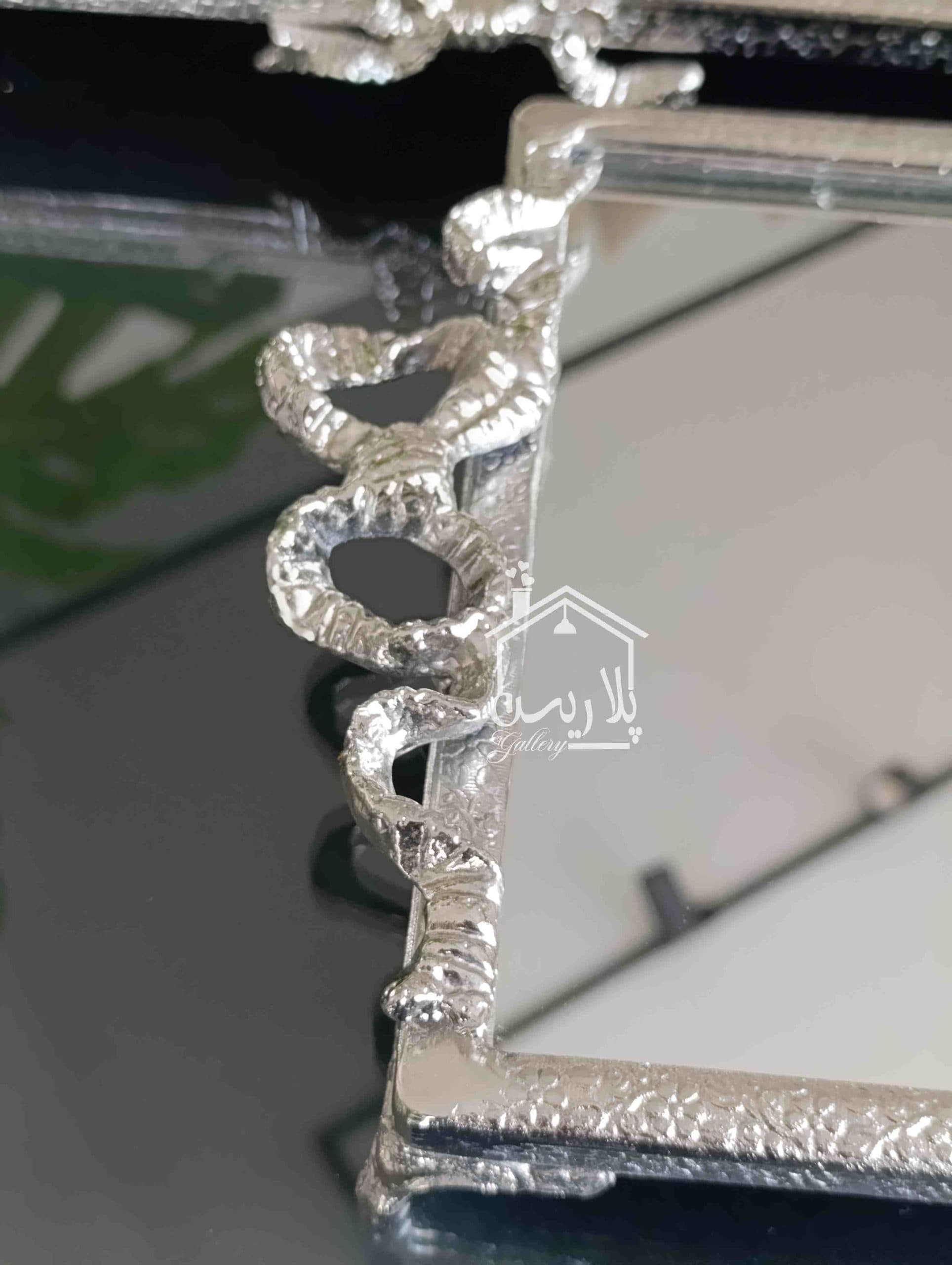 سینی پایه دار آلومینیوم سیلور کف آینه از کالکشن پاپیون در دو سایز — تصویر ۲