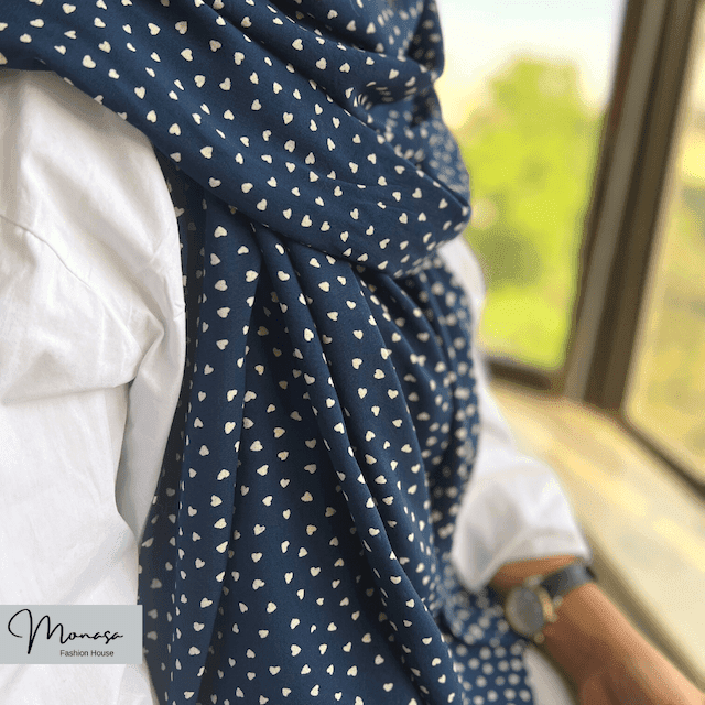 شال مزونی سورمه‌ای برند موناسا مدل ۱۰۲ — تصویر ۳