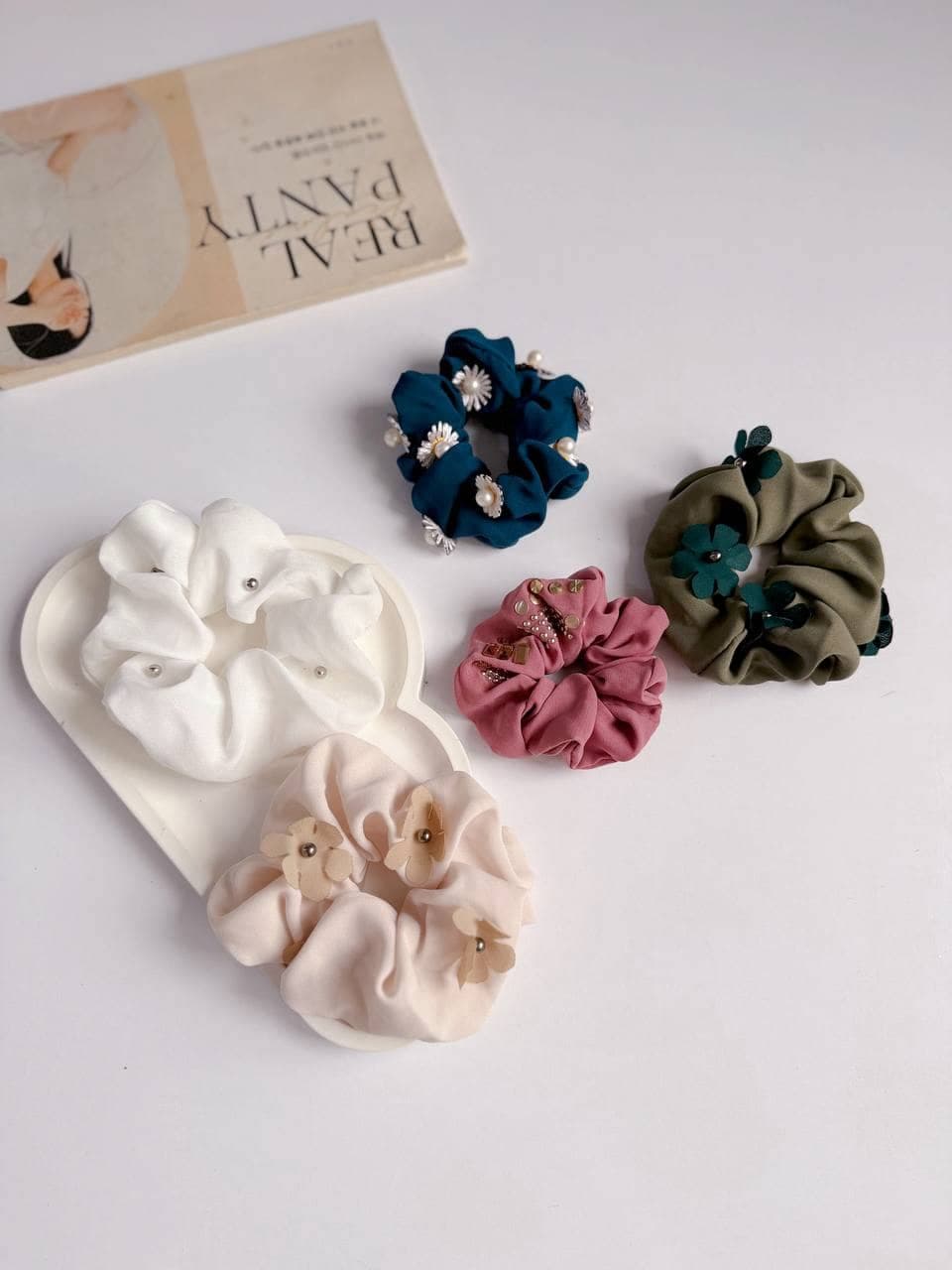 کشمو حریر گلدار – عمده 12 عددی — تصویر ۳