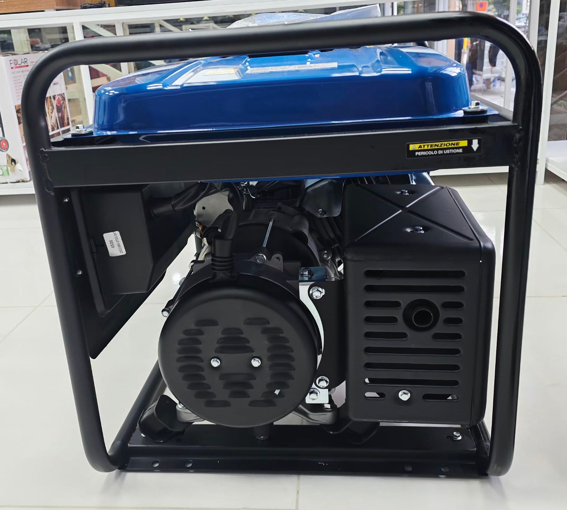 ژنراتور برق بنزینی ۵ کیلووات هیوندا مدل DLGE6500 چهار زمانه تک فاز (Stage V) با AVR و موتور قدرتمند ۱۴ اسب بخار — تصویر ۴