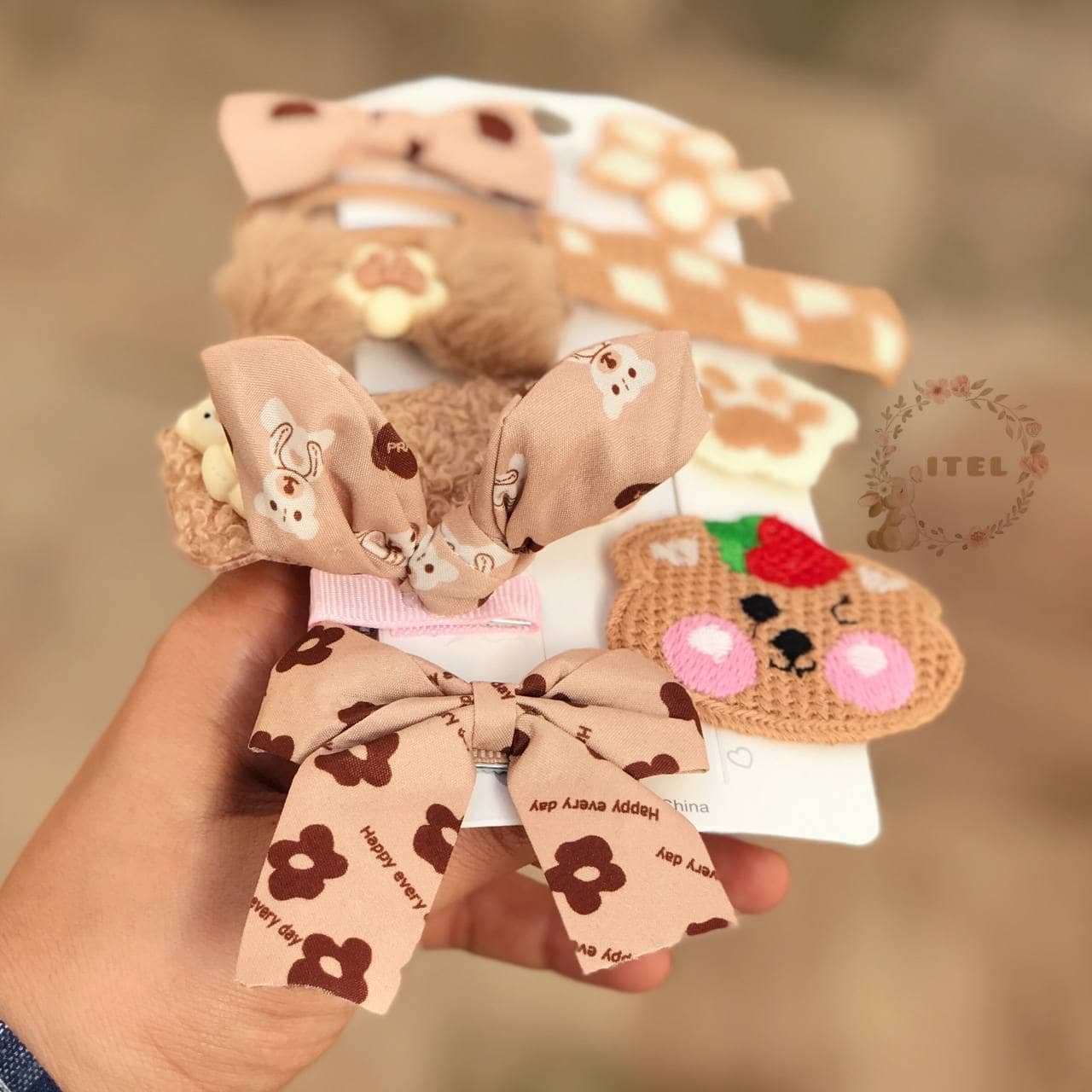 پک گیره مو فانتزی و عروسکی رنگ نود — تصویر ۳
