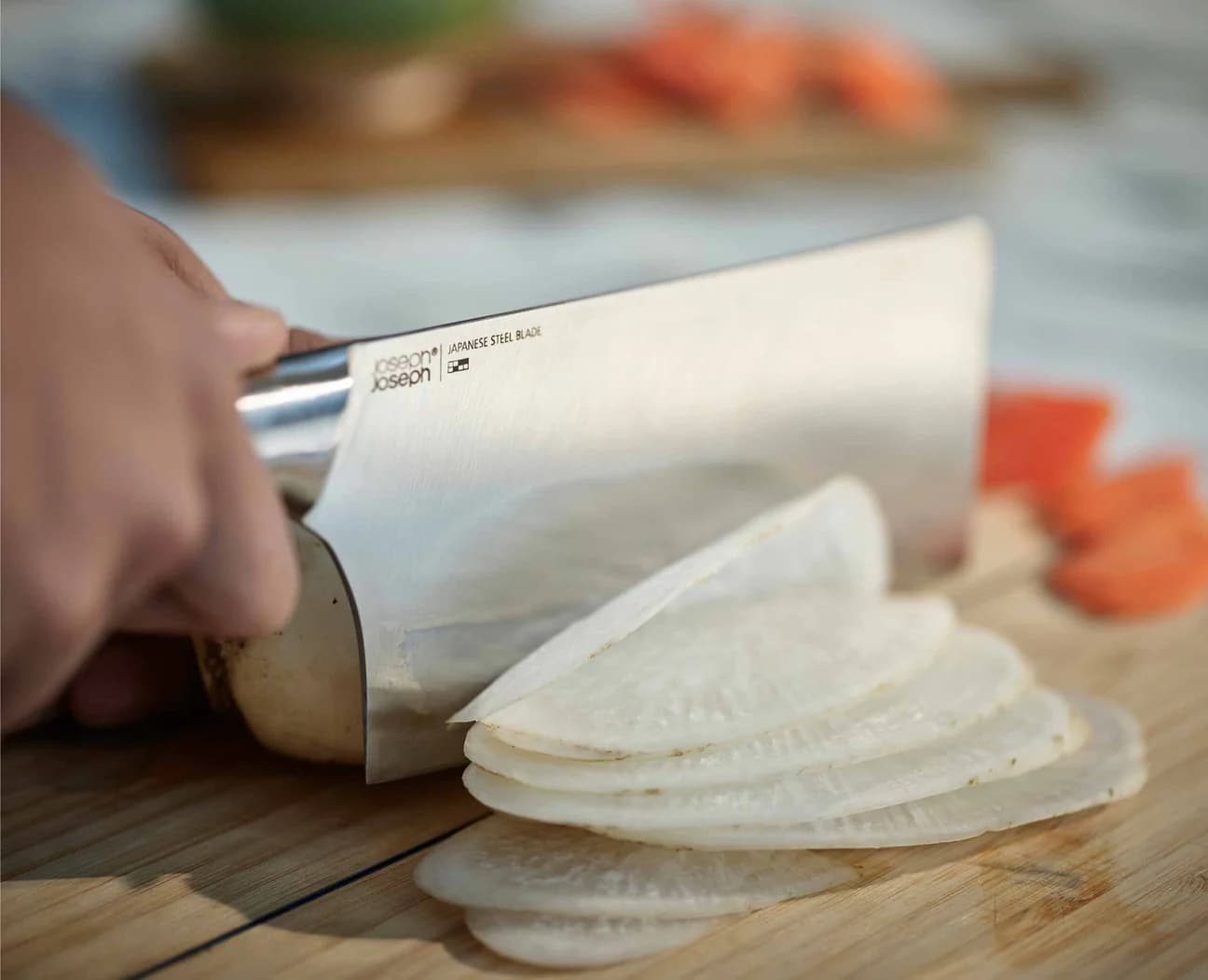 سرویس چاقو 6 پارچه استیل با استند چوب راش جوزف جوزف joseph joseph Elevate™ Fusion 6-piece Knife & Scissor Set with Beechwood Block — تصویر ۲