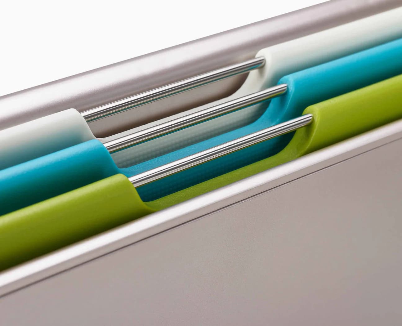 ست تخته برش 4 پارچه رنگی افقی جوزف جوزف مخصوص زیر کابینت joseph joseph Folio™ Slim 4-piece Under-shelf Multicolour Chopping Board Set — تصویر ۳