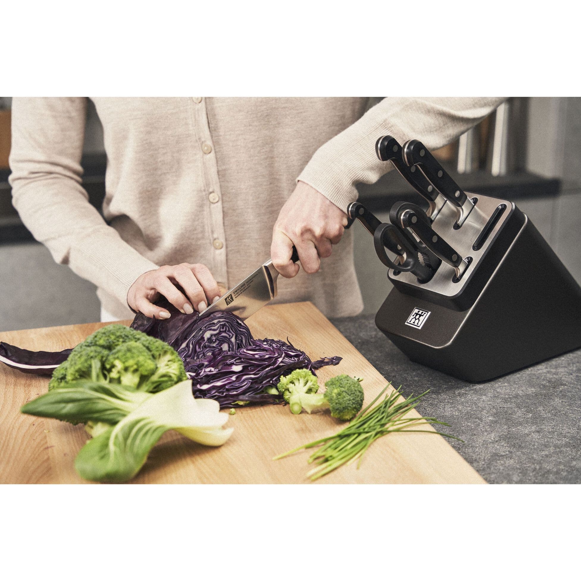 سرویس چاقو 7 پارچه زولینگ مدل پرفشنال اس با استند تیزکننده ZWILLING Professional S Self Sharpening Knife Block, Set of 7 — تصویر ۳