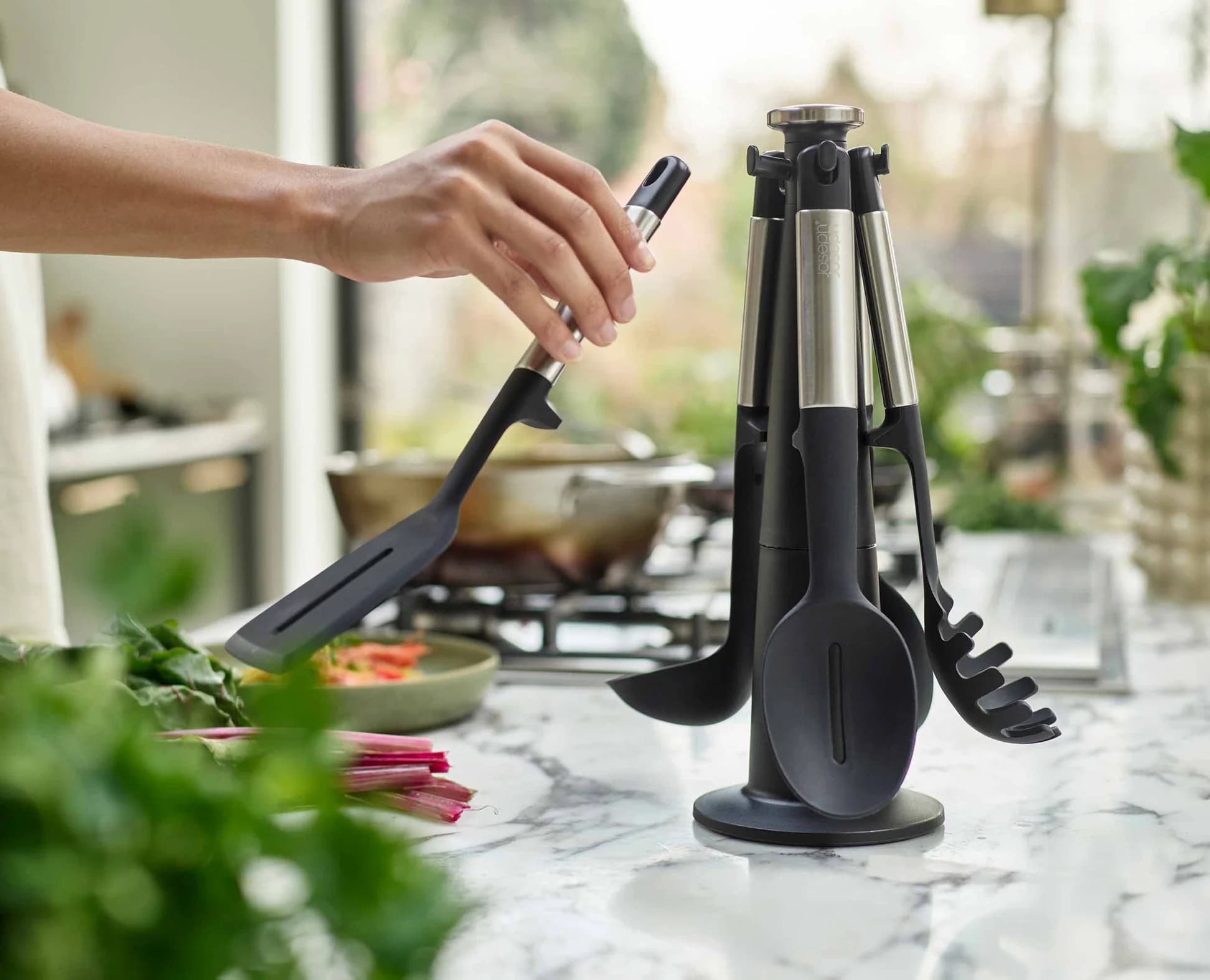 ست کفگیر و ملاقه 6 پارچه استیل و مشکی جوزف جوزف Joseph Joseph Elevate Stainless Steel Silicone Utensil Carousel, Set of 6