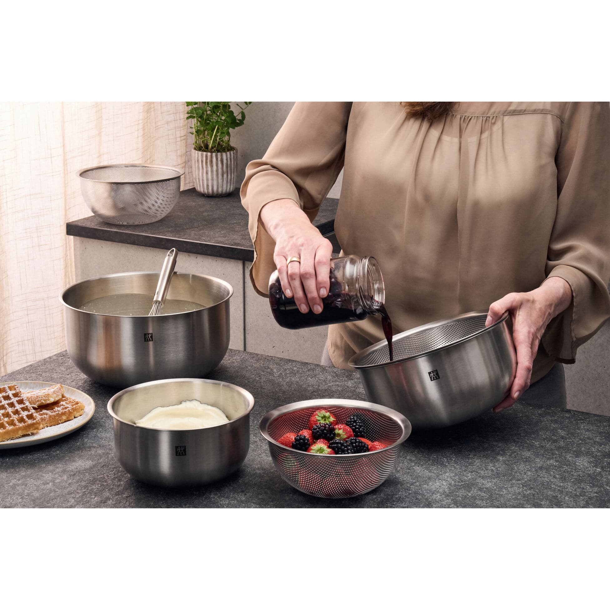 ست کاسه میکس استیل سه عددی زولینگ ZWILLING Mixing Bowls, Set of 3 — تصویر ۳