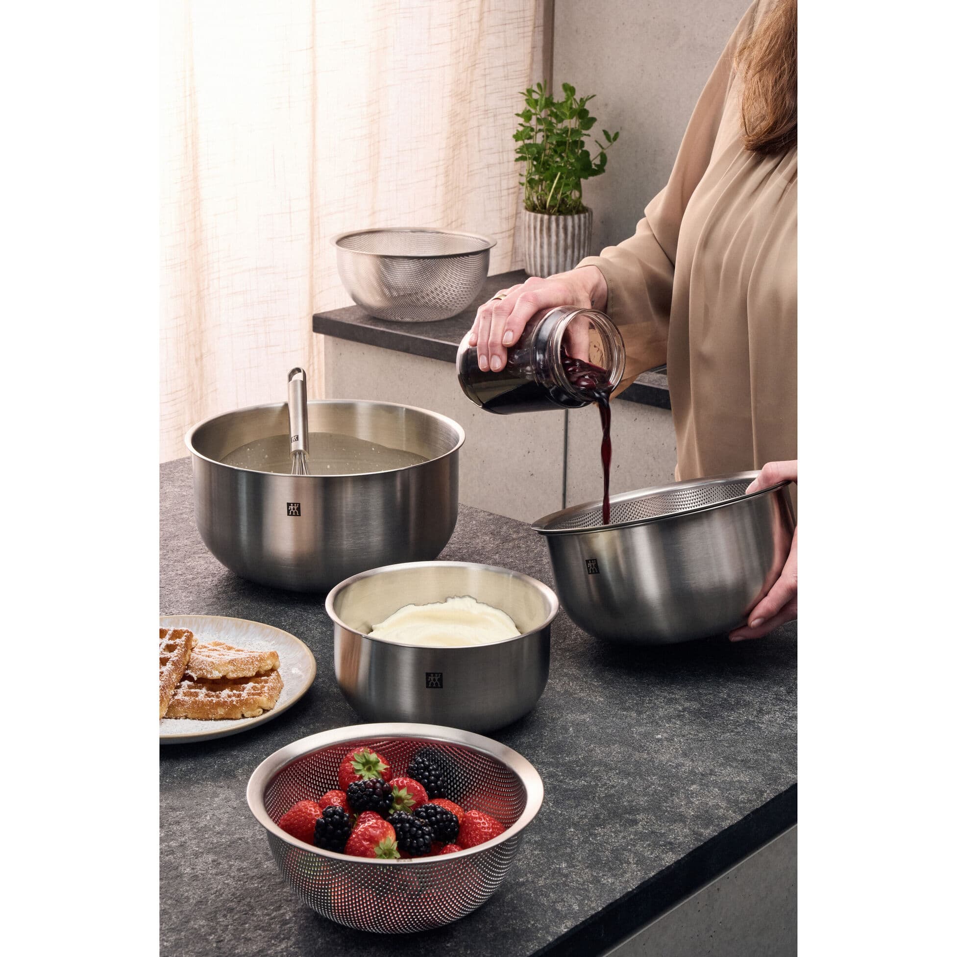 ست کاسه میکس استیل سه عددی زولینگ ZWILLING Mixing Bowls, Set of 3 — تصویر ۲