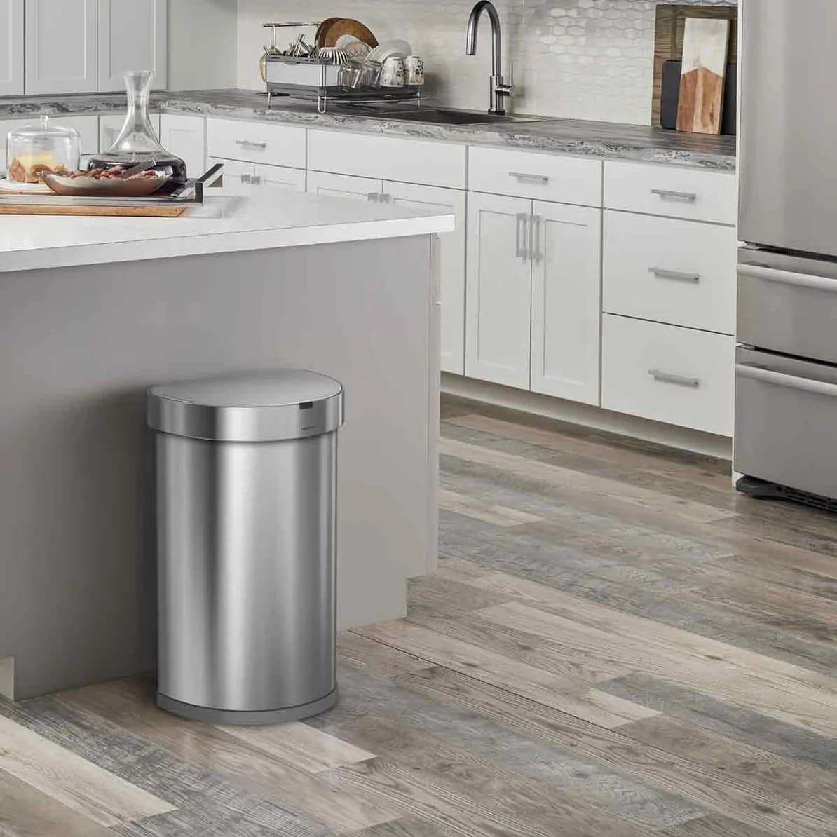 سطل زباله نیم دایره سنسور دار استیل 45 لیتر سیمپل هیومن simplehuman Semi Round Sensor Bin With Liner Pocket — تصویر ۴