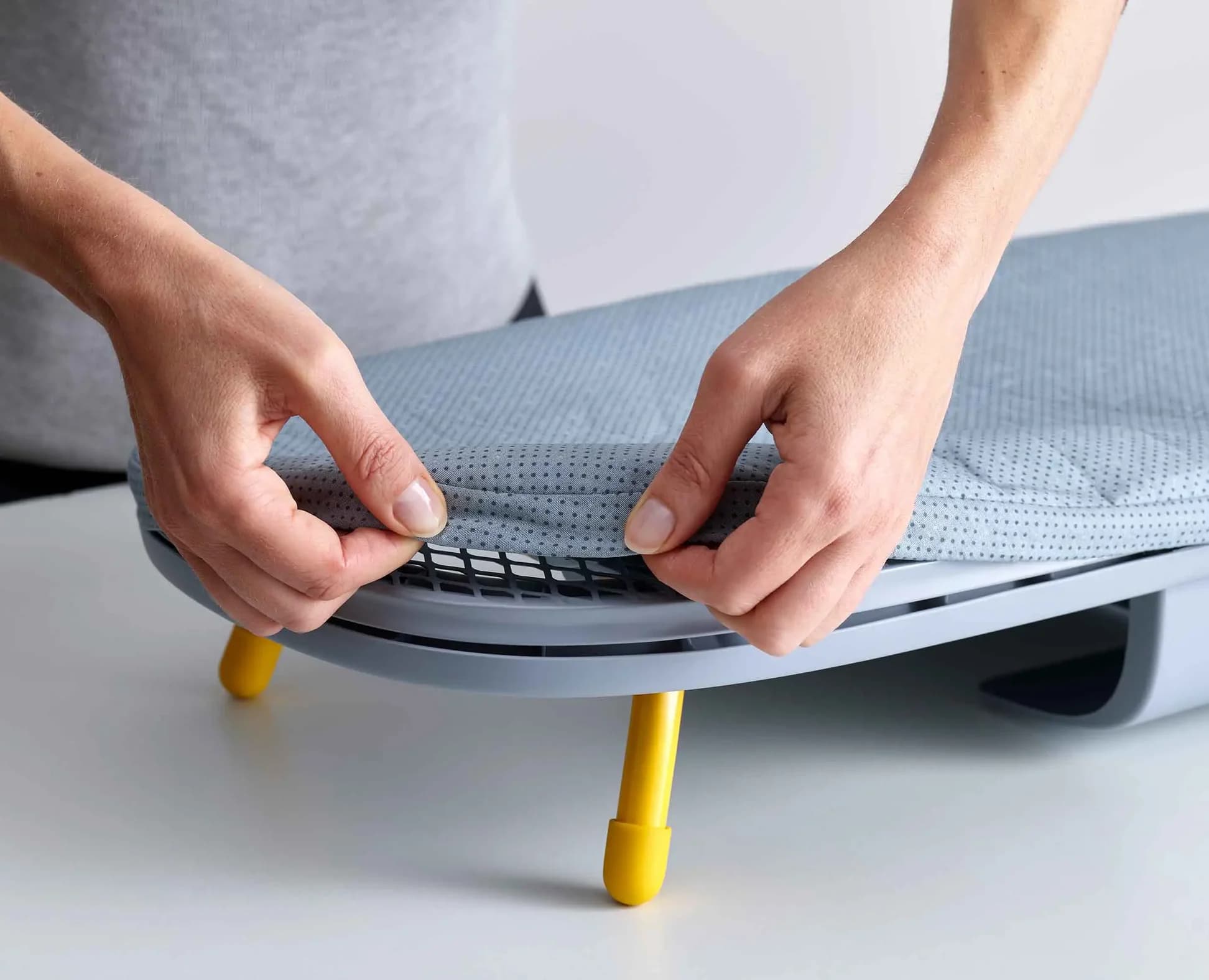 میز اتو تاشو رومیزی جوزف جوزف طوسی Joseph Joseph Pocket Plus Folding Ironing Board-Grey — تصویر ۵