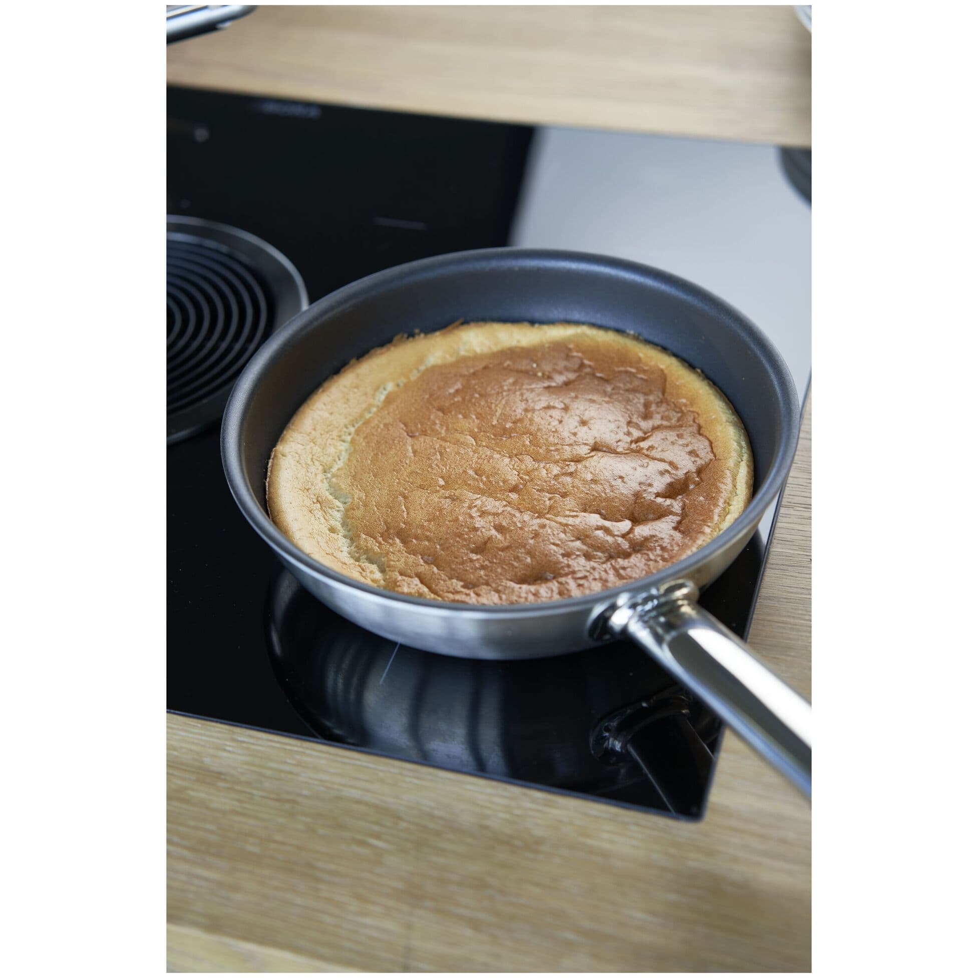 تابه استیل سه لایه زولینگ با پوشش نچسب مدل پرو 28 سانت ZWILLING Pro Duraslide Frying Pan 28cm — تصویر ۵