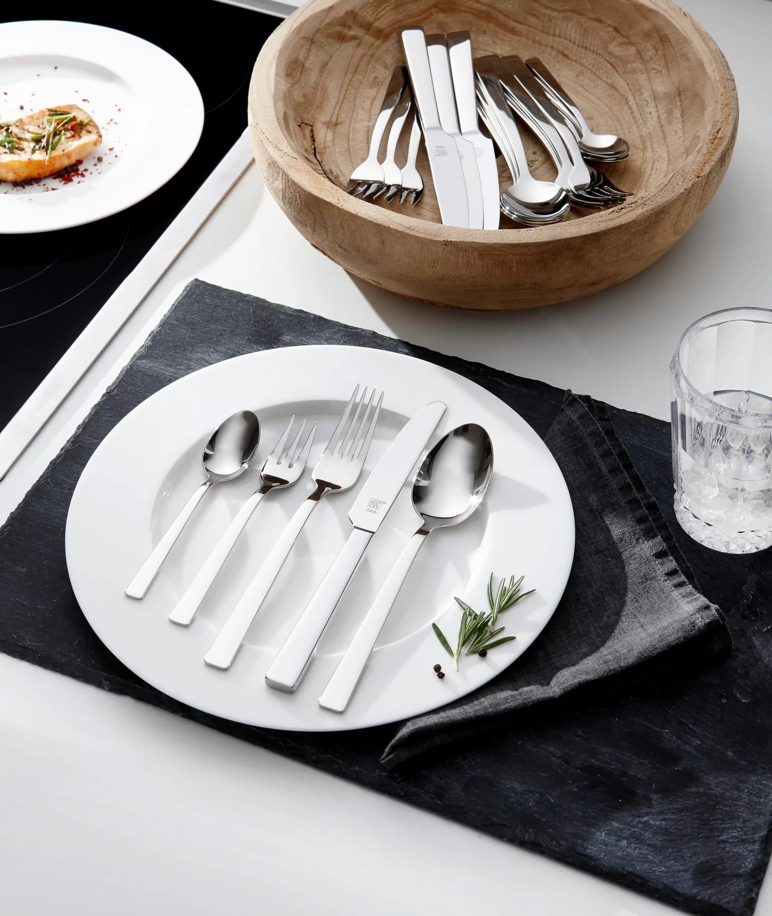 سرویس قاشق و چنگال 30 پارچه زولینگ مدل کینگ ZWILLING King 30-pc Flatware Set, 18/10 Stainless Steel — تصویر ۵