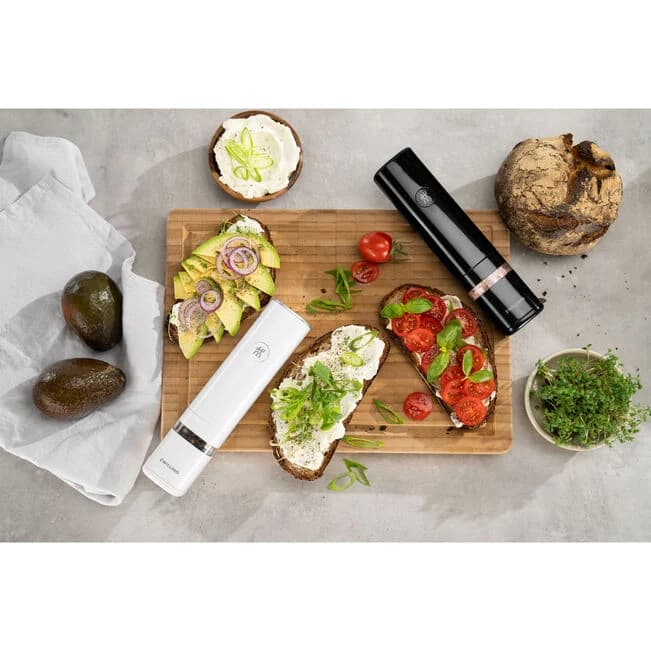 ست نمک وفلفل ساب شارژی دو عددی سیاه و سفید زولینگ Electric Salt/Pepper Mill Set, 2-pc — تصویر ۲