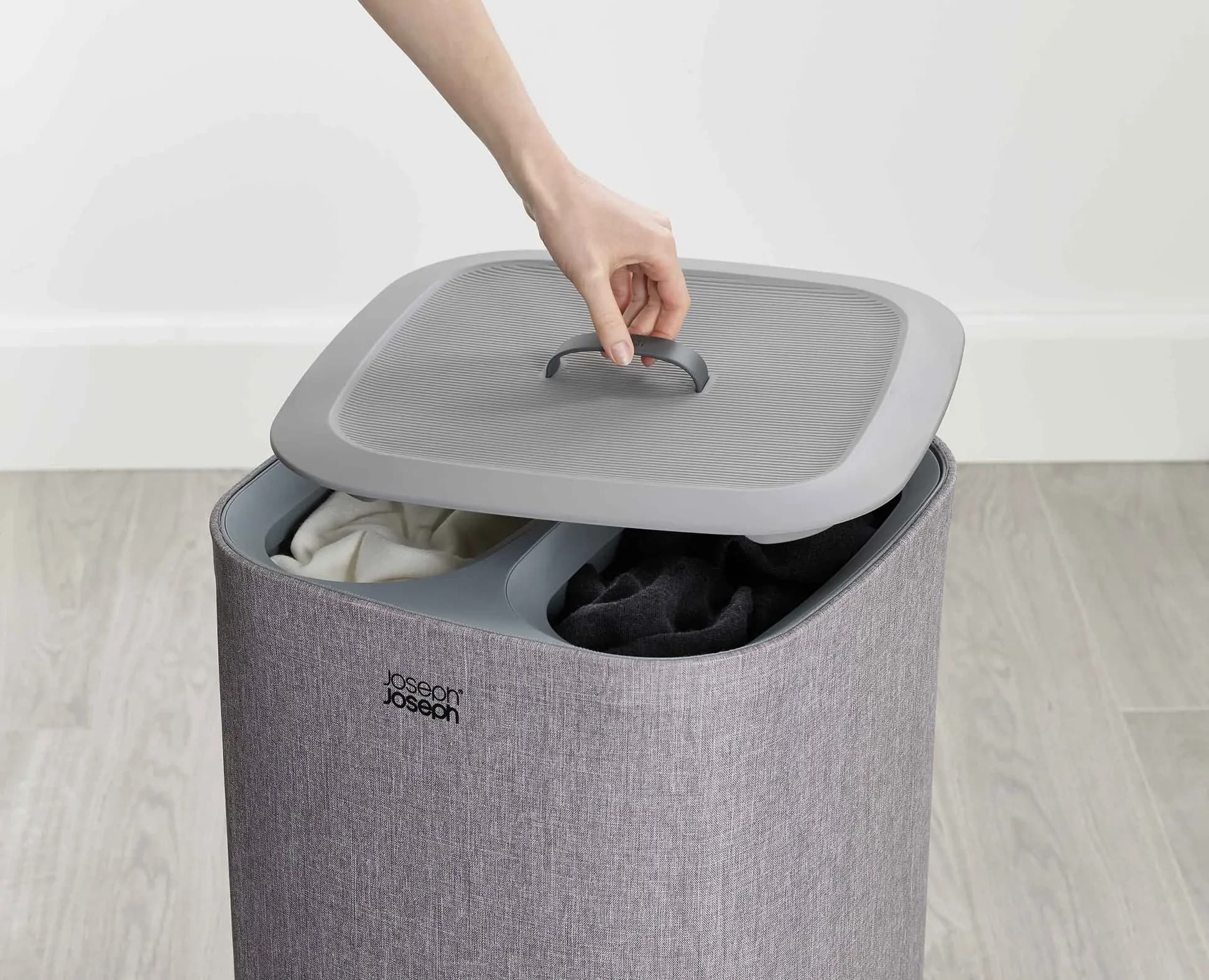 سبد لباس رختکن جوزف جوزف 60 لیتری مدل توتا خاکستریJoseph Joseph Tota Grey Laundry Separation Basket, 60 L — تصویر ۳