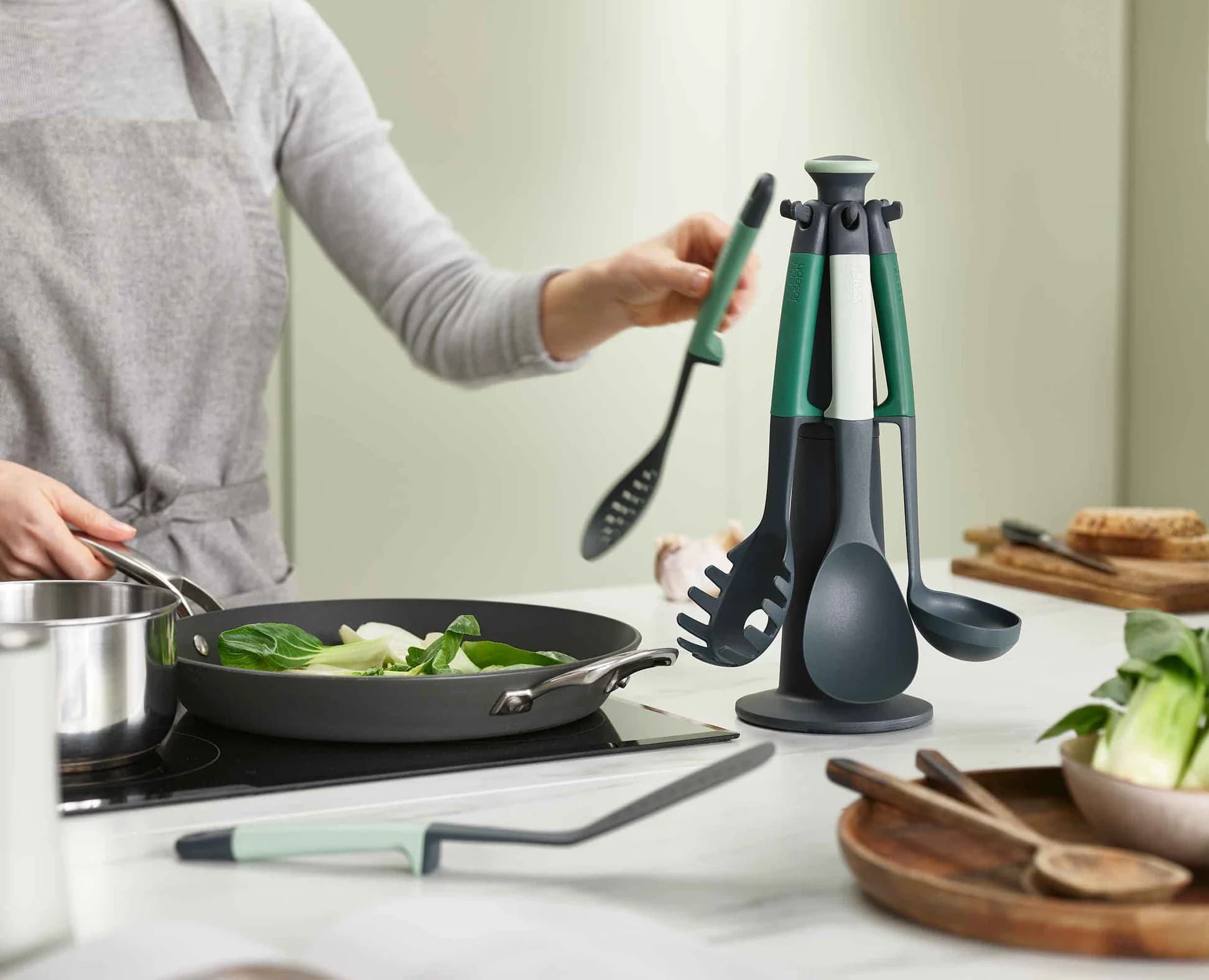 ست کفگیر و ملا قه 6 پارچه جوزف جوزف با پایه گردانjoseph joseph Elevate™ 6-piece Green Utensil Set