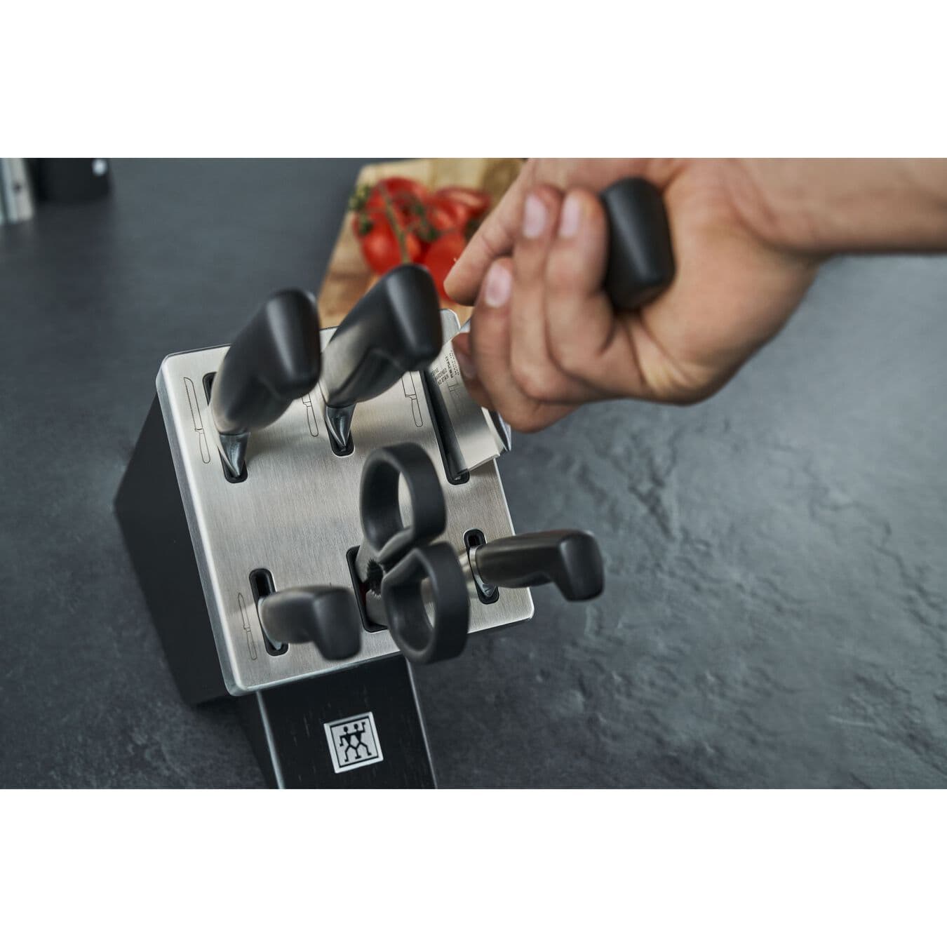سرویس چاقو 7 پارچه زولینگ مدل فور استار با استند خود تیز شونده zwilling sharp block four star black — تصویر ۳