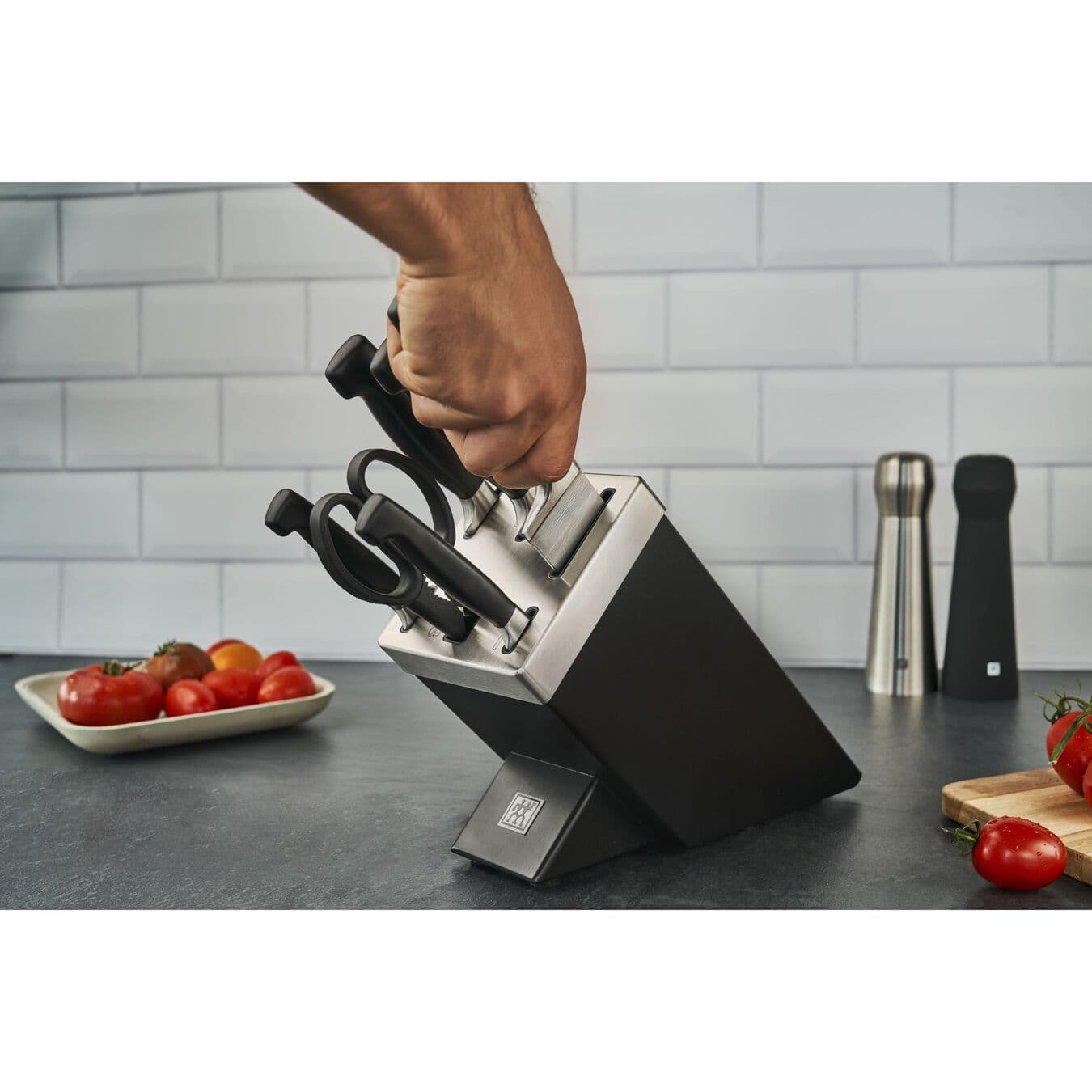 سرویس چاقو 7 پارچه زولینگ مدل فور استار با استند خود تیز شونده zwilling sharp block four star black — تصویر ۵