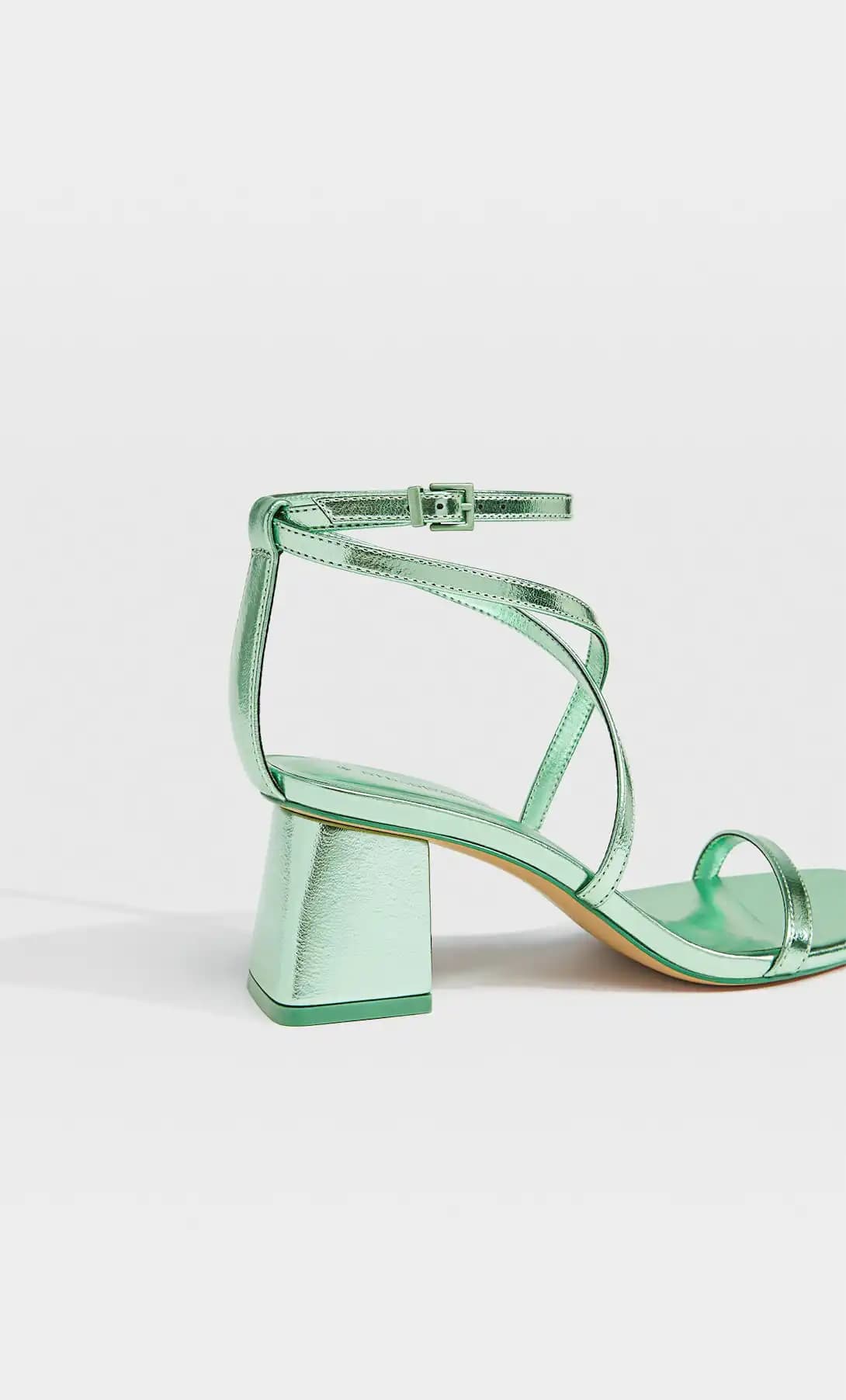 کفش اورجینال Stradivarius مدل Metallic Strap Heeled Sandals — تصویر ۴