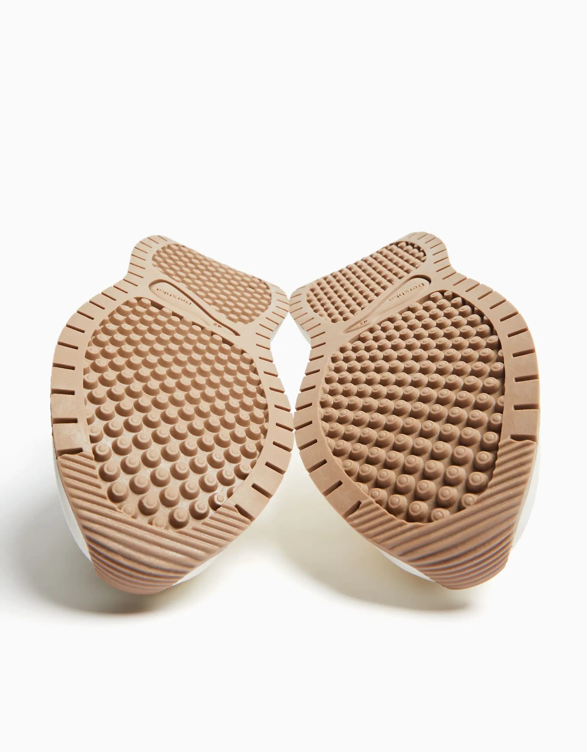 کتونی Bershka مدل Chunky Sole Mesh Trainers — تصویر ۳