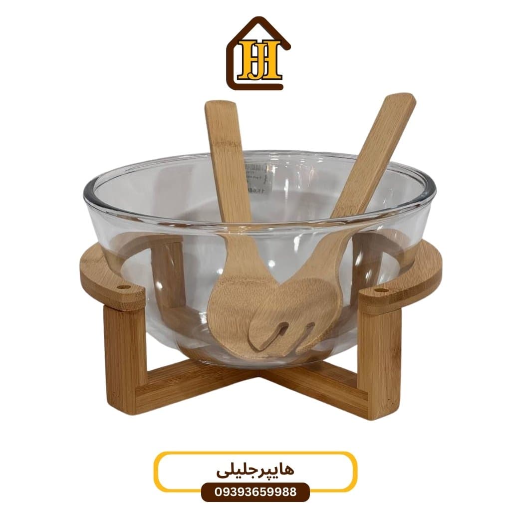 سالادخوری با قاشق چنگال بامبو