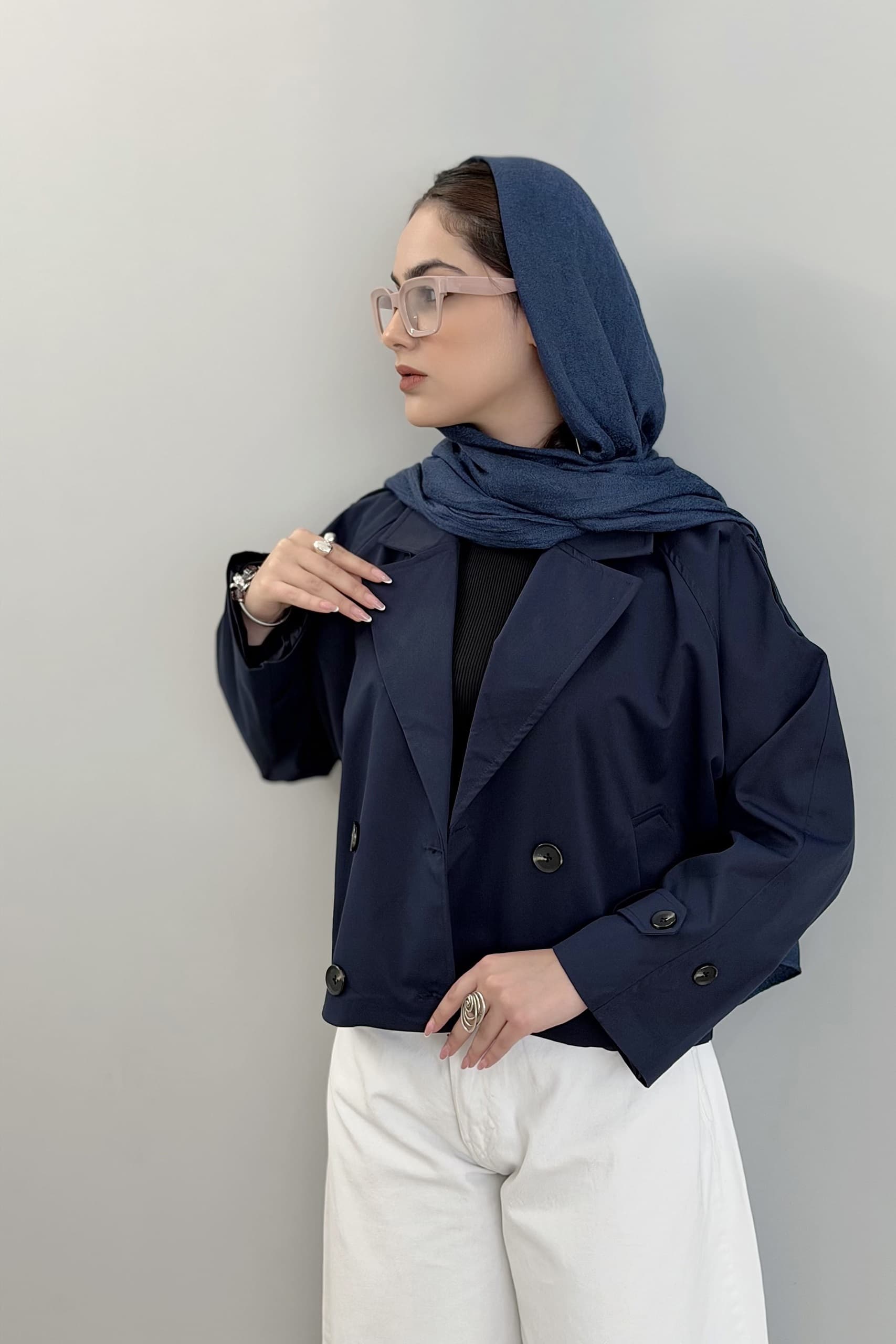 ترنچ کت زنانه مدل کراپی — تصویر ۴