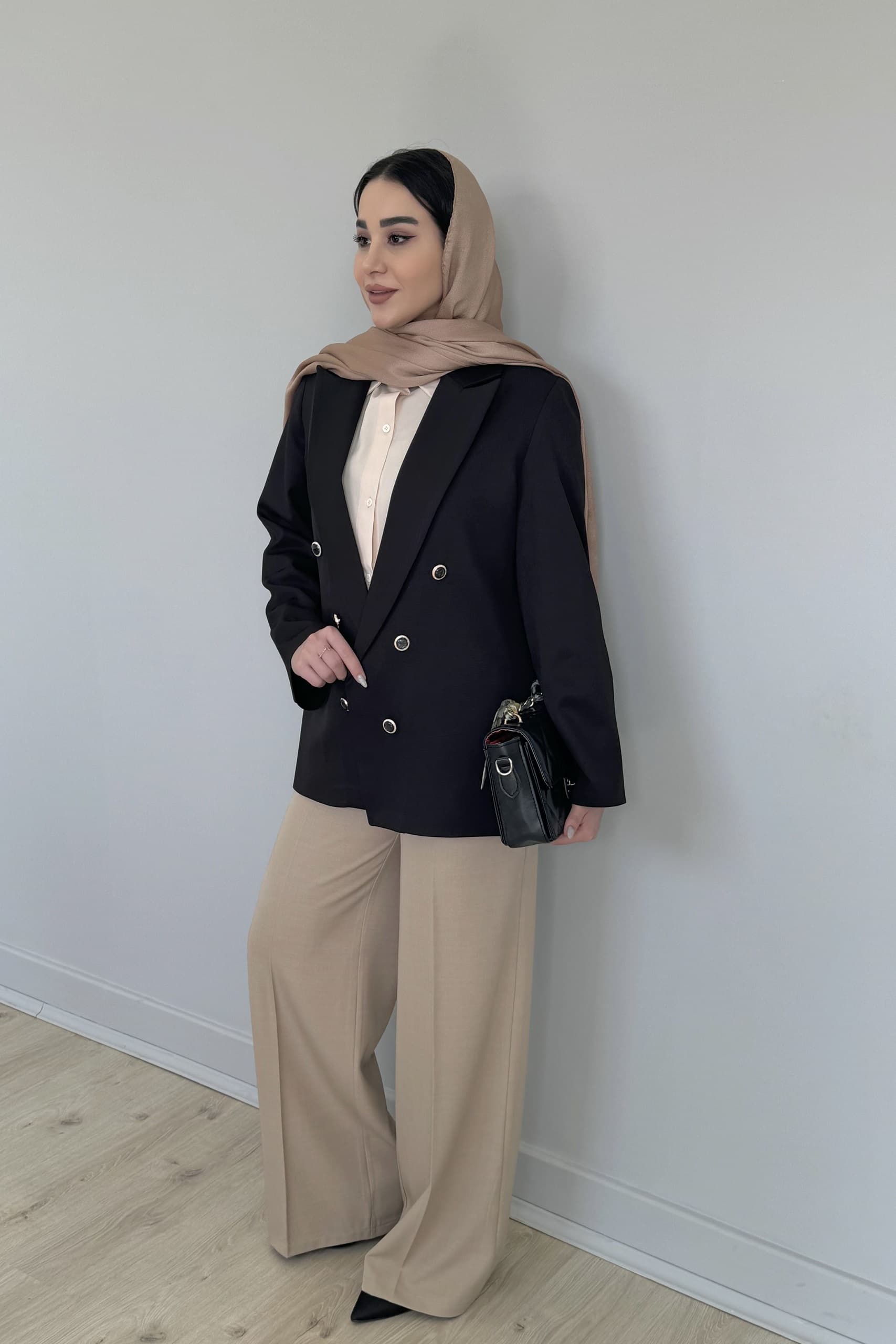 کت کلاسیک زنانه مدل شش دکمه — تصویر ۵