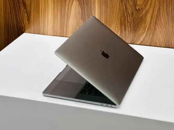 مک بوک پرو اپل APPLE MACBOOK PRO 2019 A2141 | i7 9750 H | 16GB DDR4 | 512GB SSD | 4GB AMD RADEON PRO 5500M | 16 4K — تصویر ۷