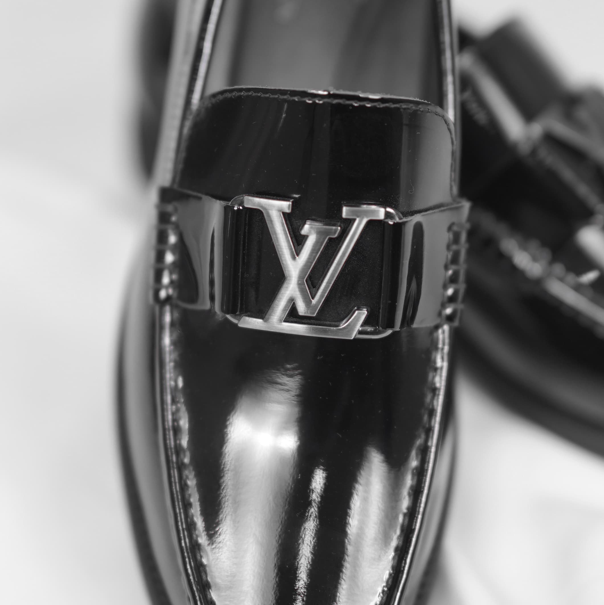 کفش کالج ورنی مشکی لویی ویتون — تصویر ۲